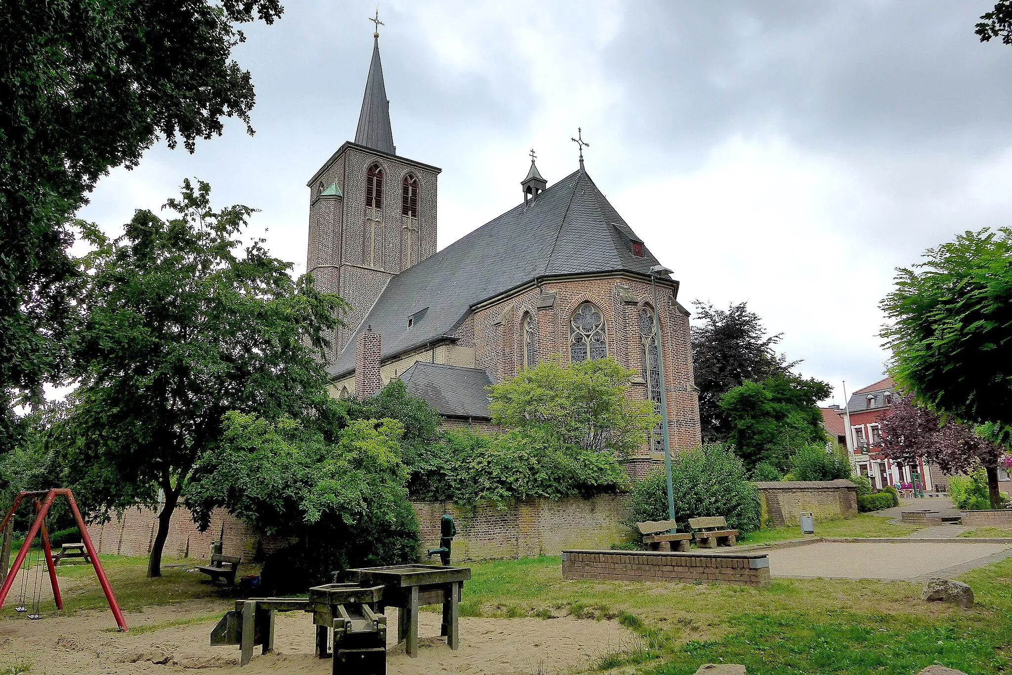 Photo showing: Trekking on the route Waldniel-Schwalm-Born in North Rhine-Westphalia, Germany.