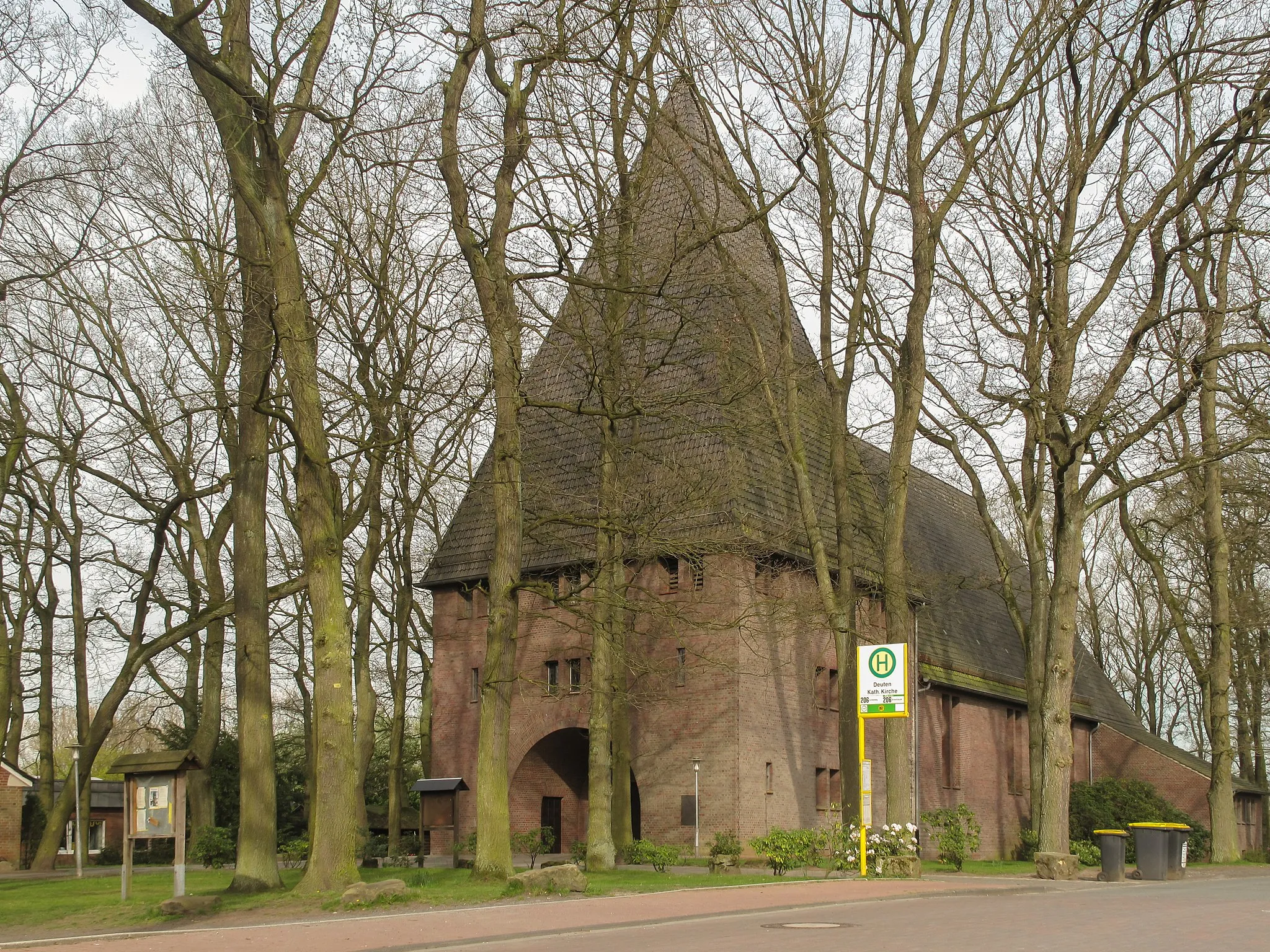 Photo showing: Deuten, church: Herz Jesu Kirche