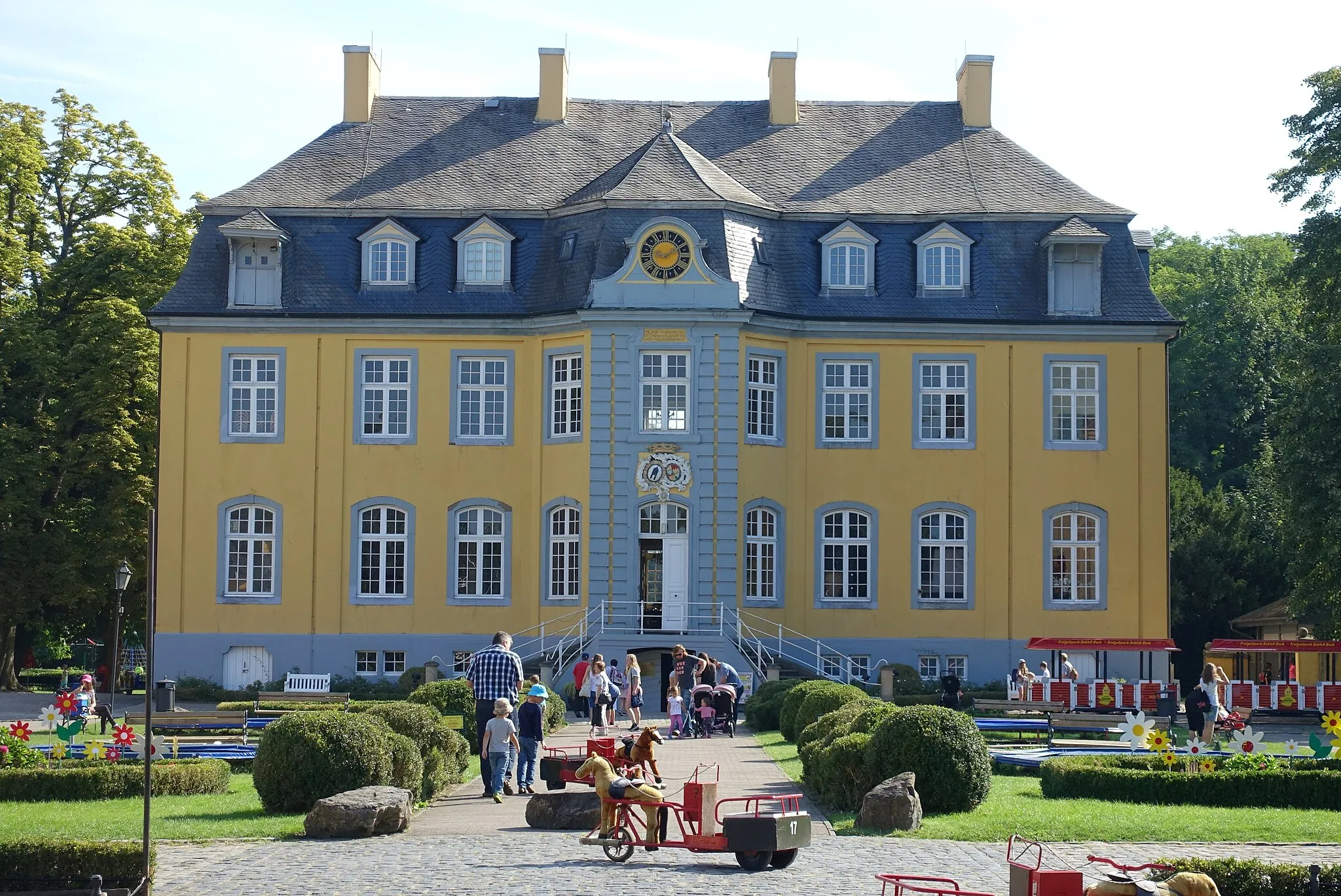 Photo showing: Schloss Beck mit Freizeitpark, Kirchhellen-Feldhausen. Sommer 2017.