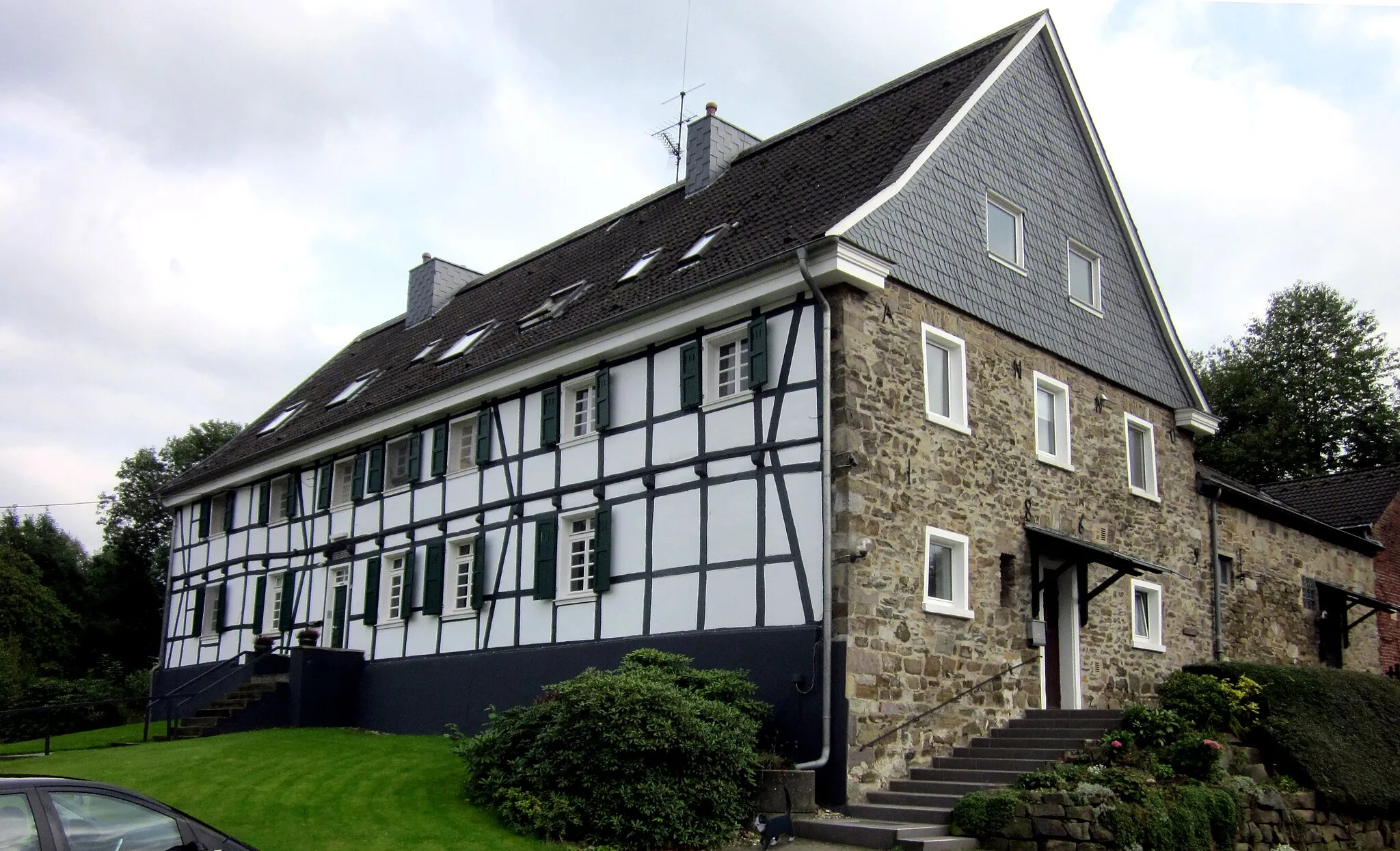 Photo showing: Der Abtskücher Hof wird als Teil des ehemaligen „Schlosses“ vermutet