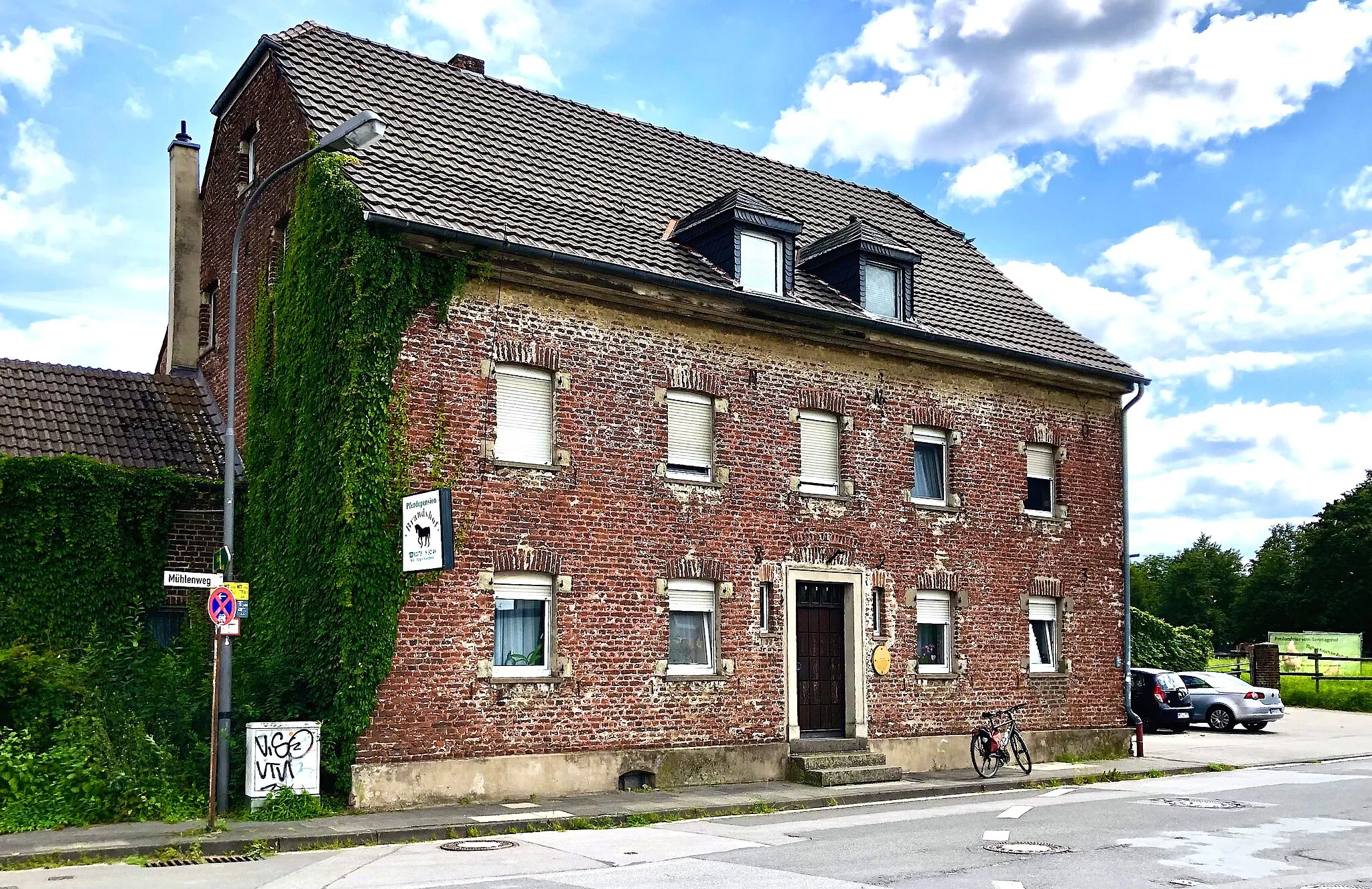 Photo showing: House 13 on Baumberger Strasse (Langenfeld-Rhineland). The local name of the house is Brandshof.