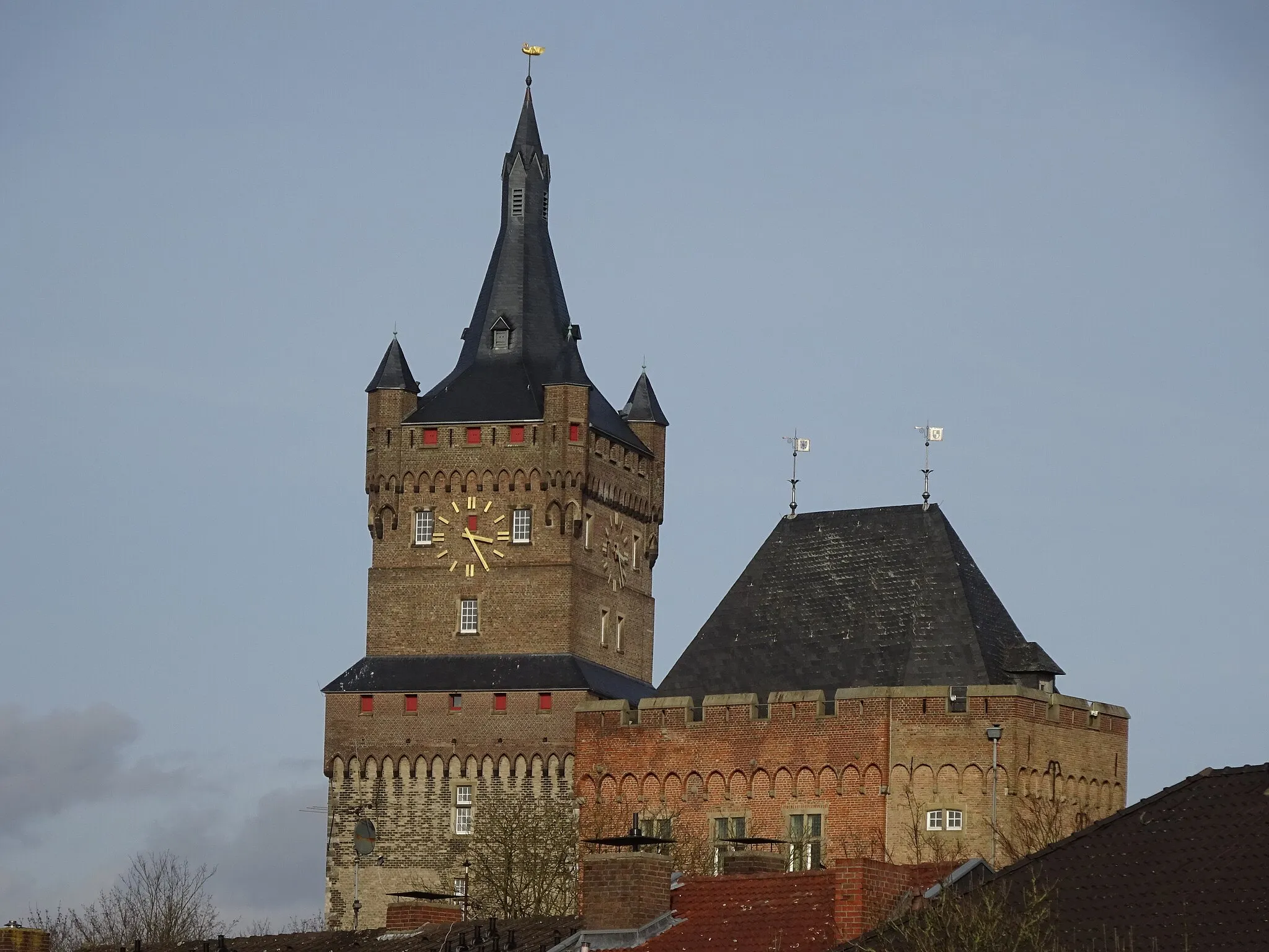 Photo showing: Kleve, Schwanenturm gezien vanaf de trappen bij de Stiftskirche / Kleiner Markt