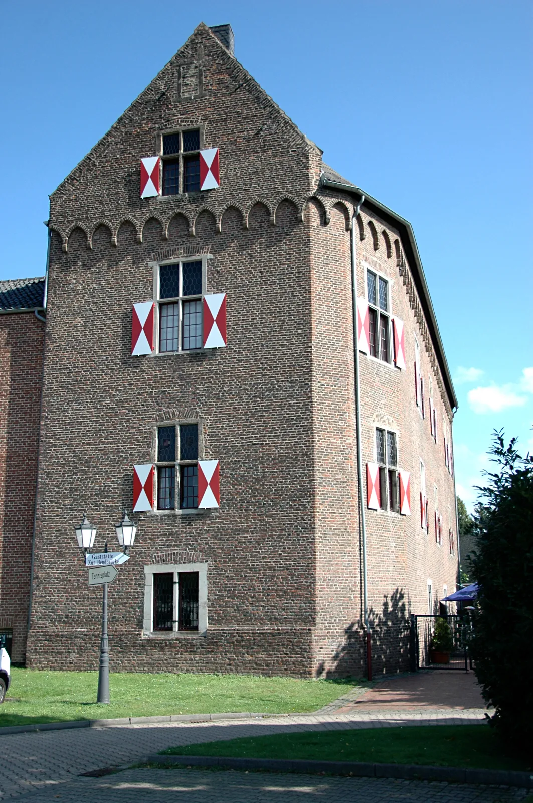 Photo showing: Palas des Alten Schlosses in Grevenbroich, Südwest-Ansicht