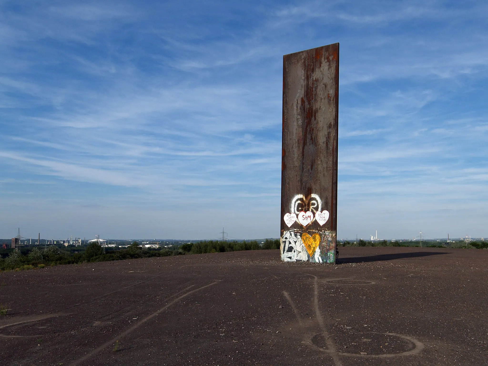 Photo showing: A monument, made of steel by Richard Serra for the Ruhr Area on top of the Halde Schurenbach in Essen, Germany