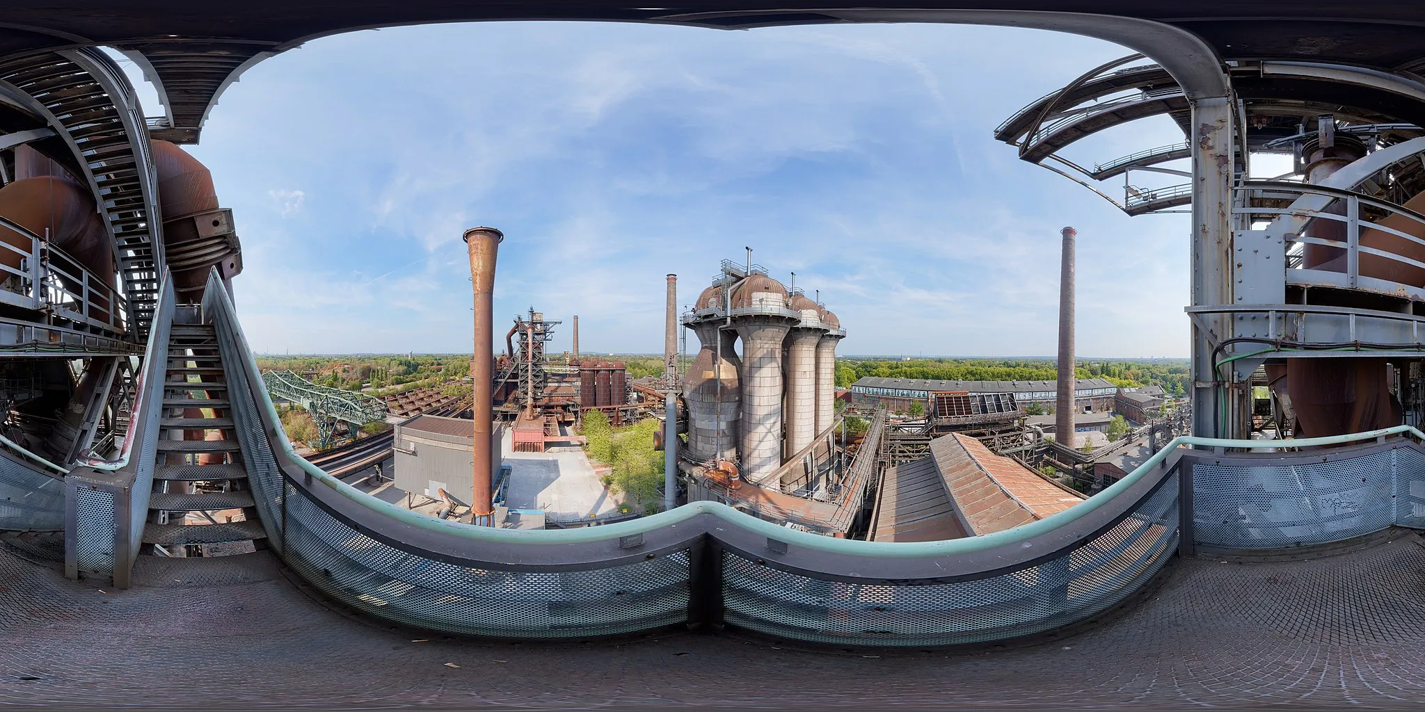 Photo showing: 360° Panorama of the blast furnace in the Landschaftspark Duisburg-Nord in Duisburg, North Rhine-Westphalia, Germany. Photographed with a Canon 80D with Sigma 8mm Fisheye Objectiv. Five exposures in six directions, blended in SNShdr, stiched with PTguii and processed with Photoshop.