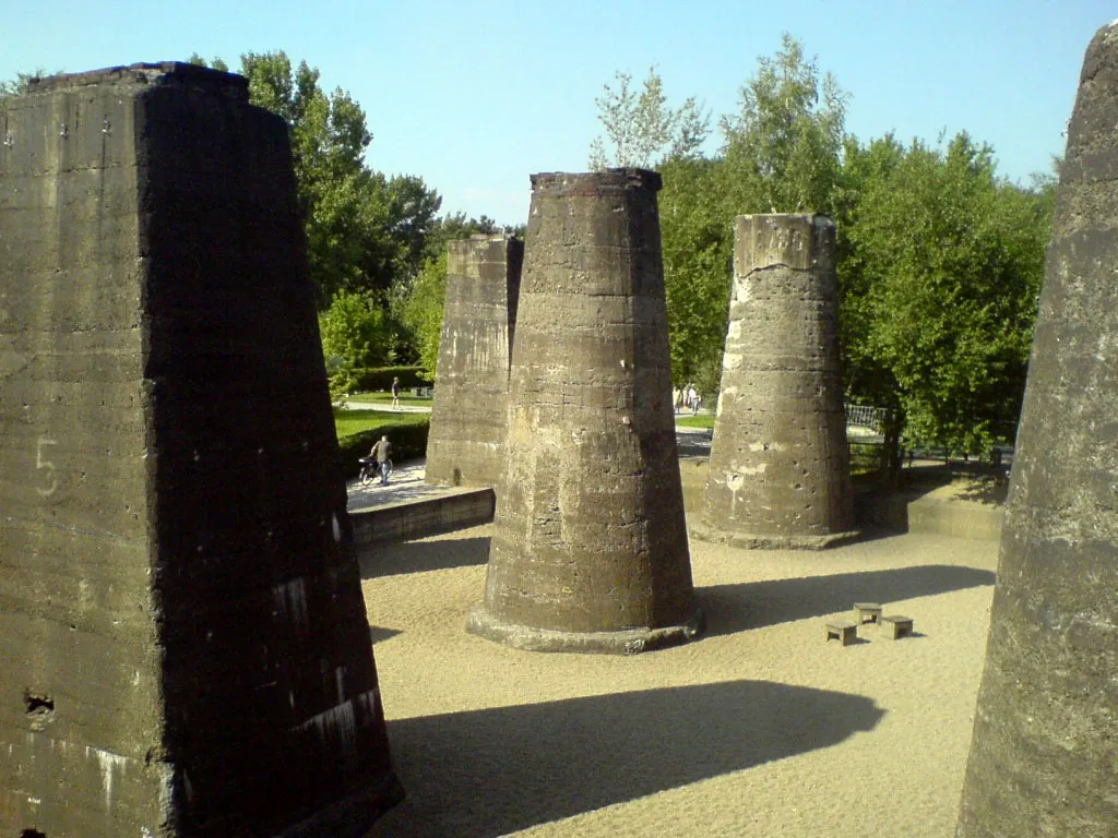 Photo showing: Klettern im Landschaftspark Duisburg-Nord