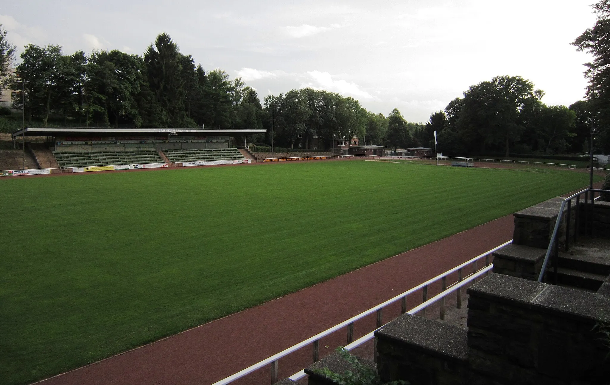 Photo showing: Jahnkampfbahn in Solingen-Wald, aufgenommen im Sommer 2015