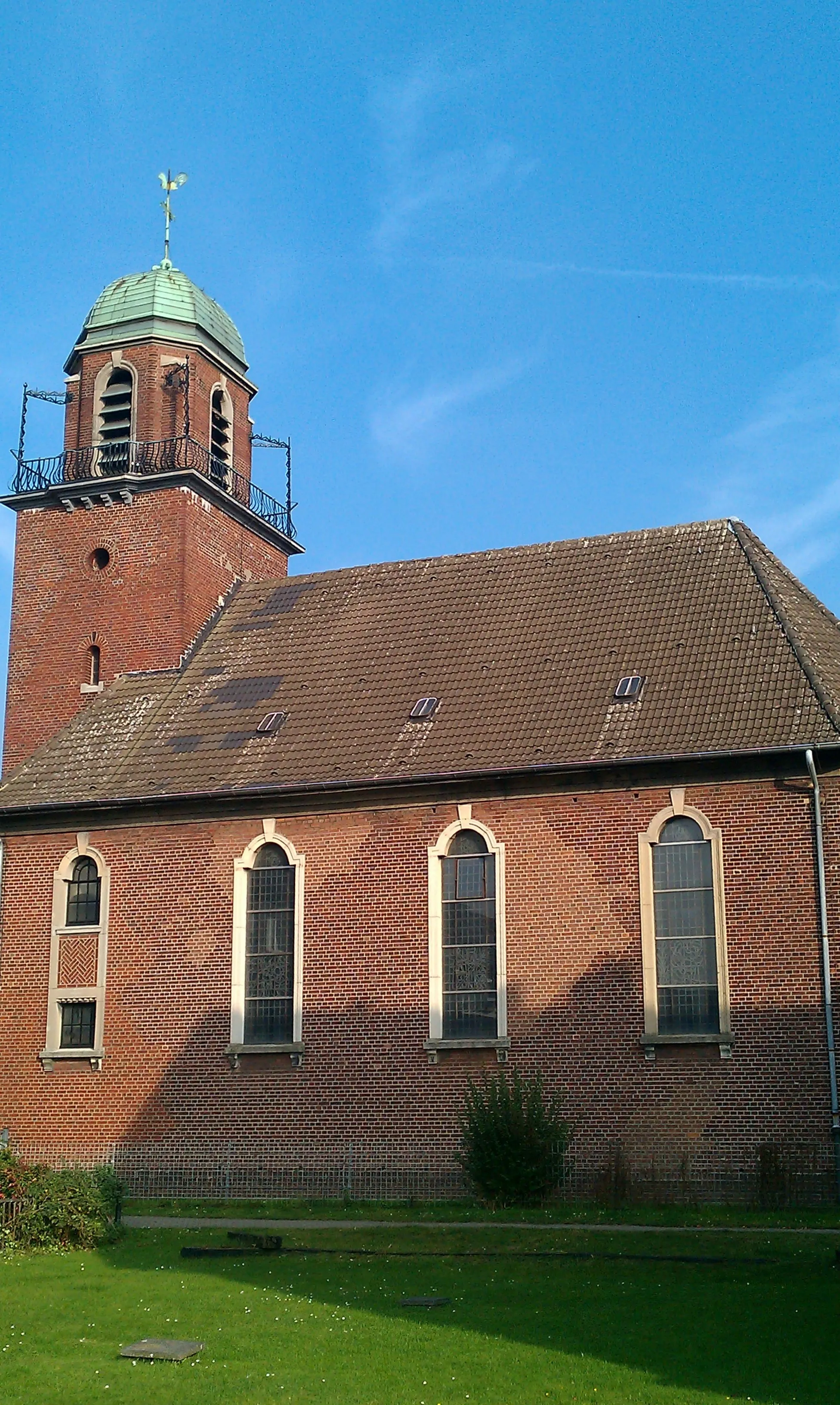 Photo showing: Kath. Herz-Jesu-Kirche Dorfstraße 119  in Duisburg-Serm