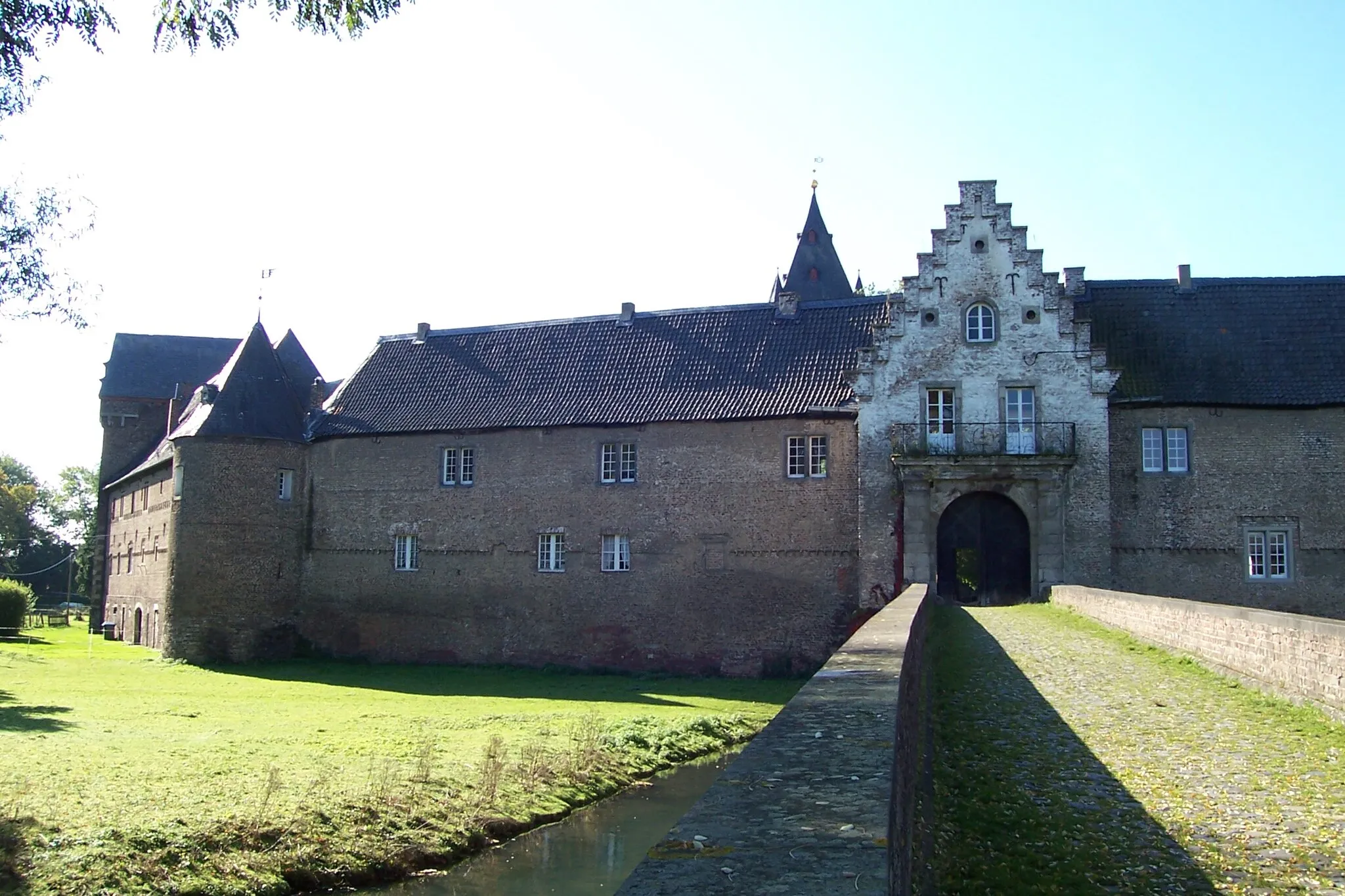 Photo showing: Schloss Hülchrath (Vorburg)