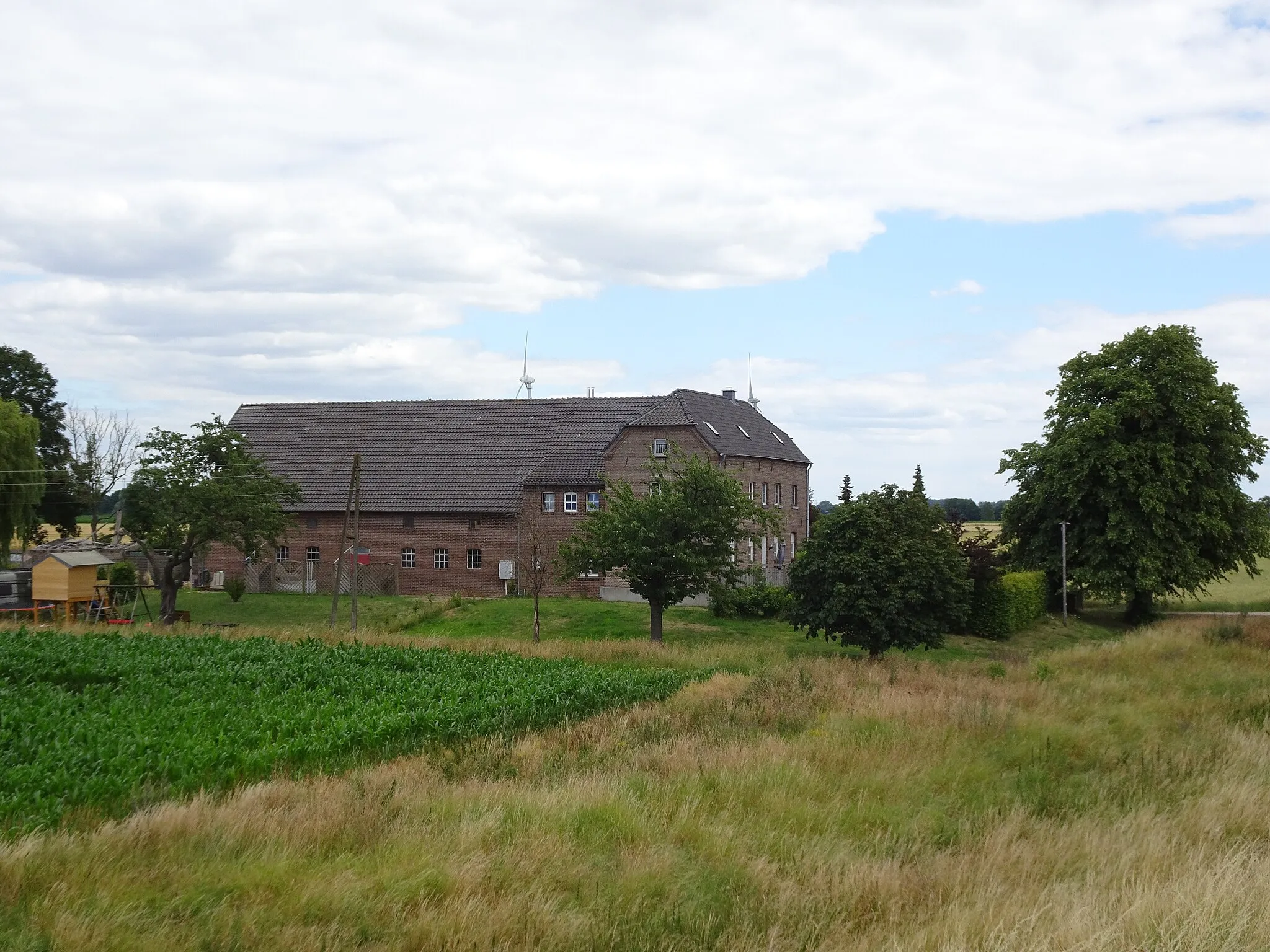 Photo showing: Rees-Esserden, Dammweg, oude boerderij pal achter de dijk