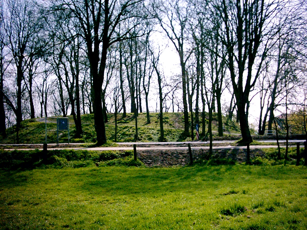 Photo showing: Mottenhügel an der Burgstraße in der Gemeinde Alpen