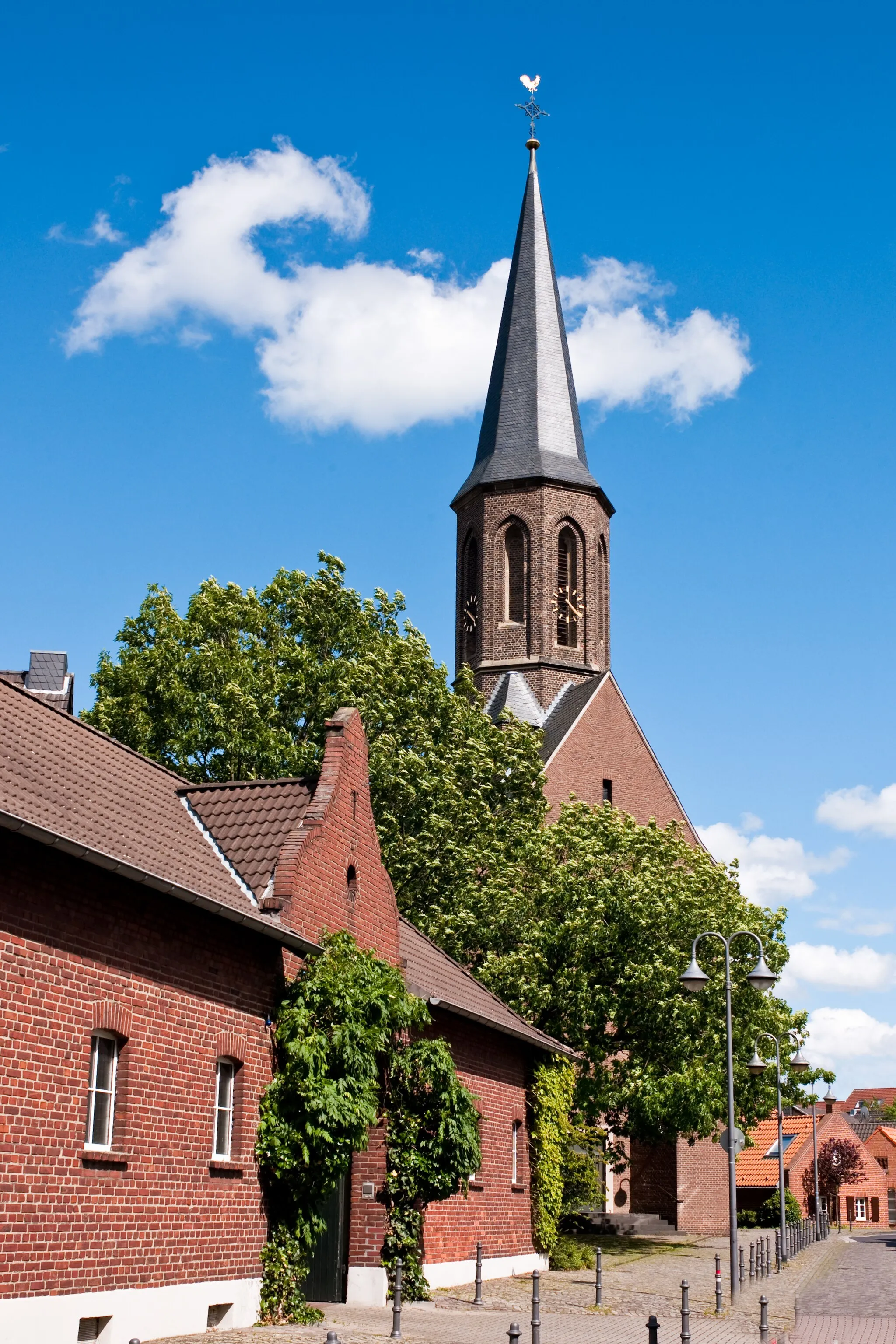 Photo showing: Church St. Cyriakus in Grimlinghausen, Rheinkreis Neuss