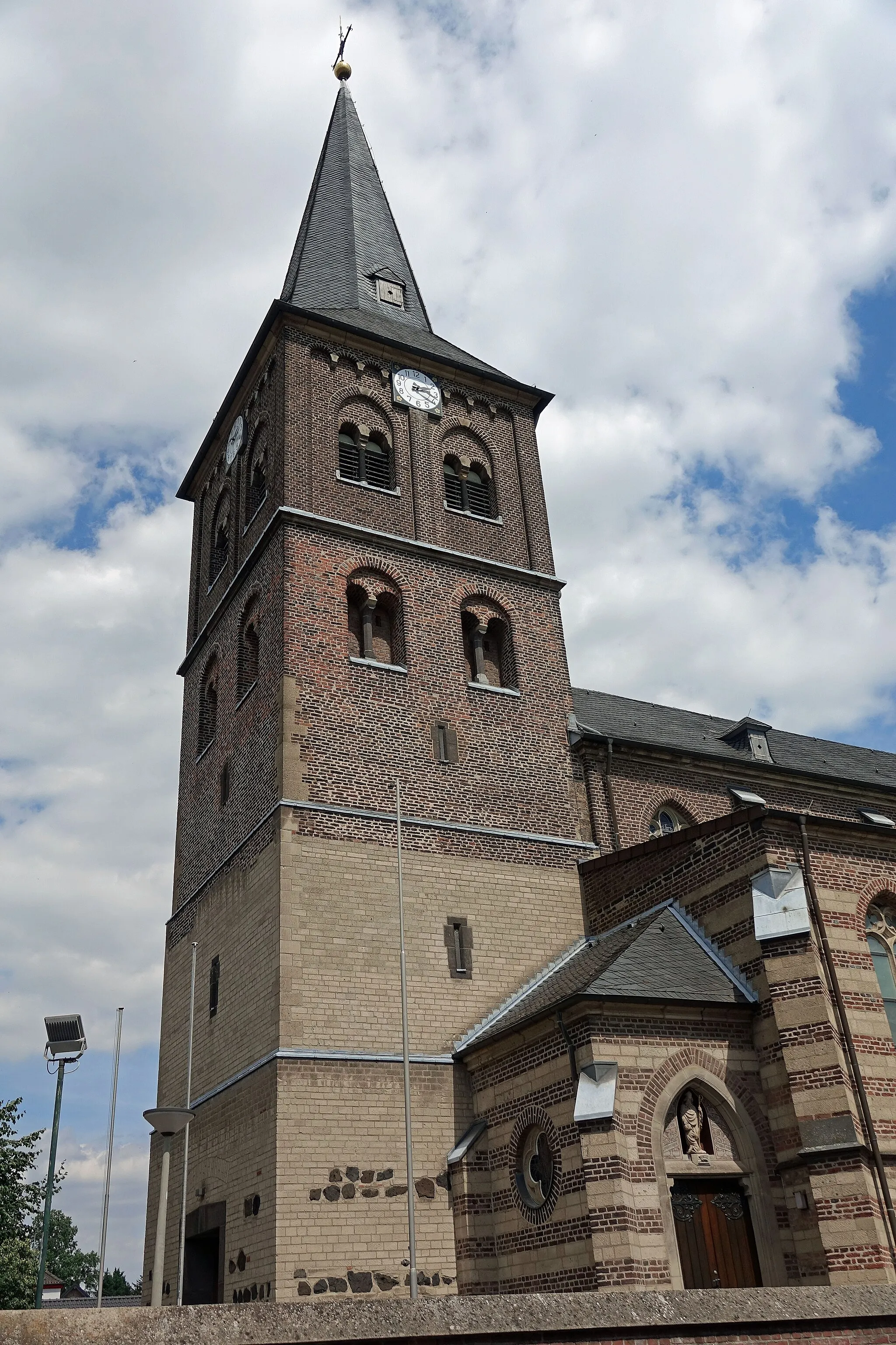 Photo showing: St. Martinus (Nettesheim): Blick auf den Glockenturm