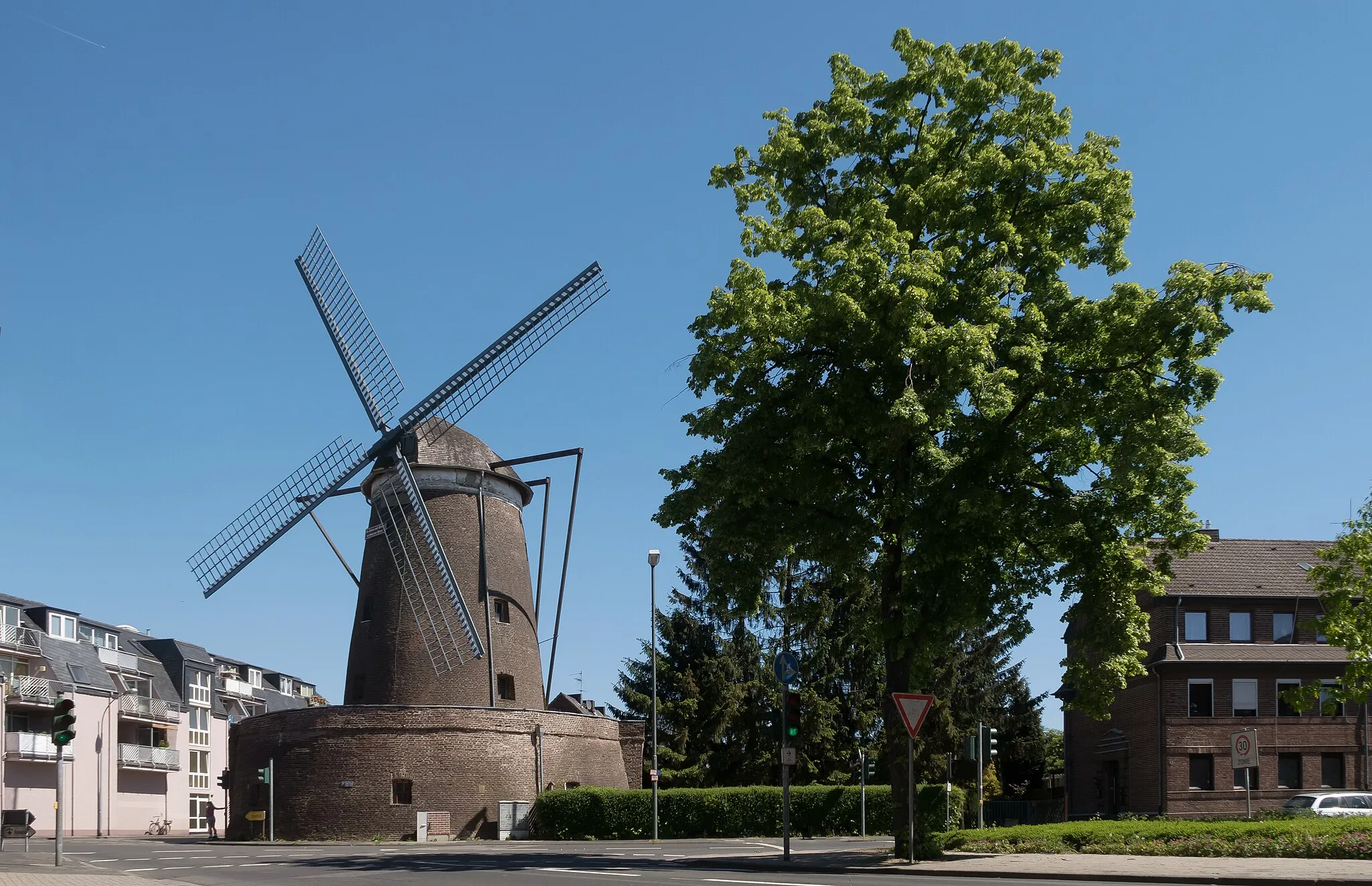 Photo showing: Sankt Tönis, windmill (die Streufmühle) in the street