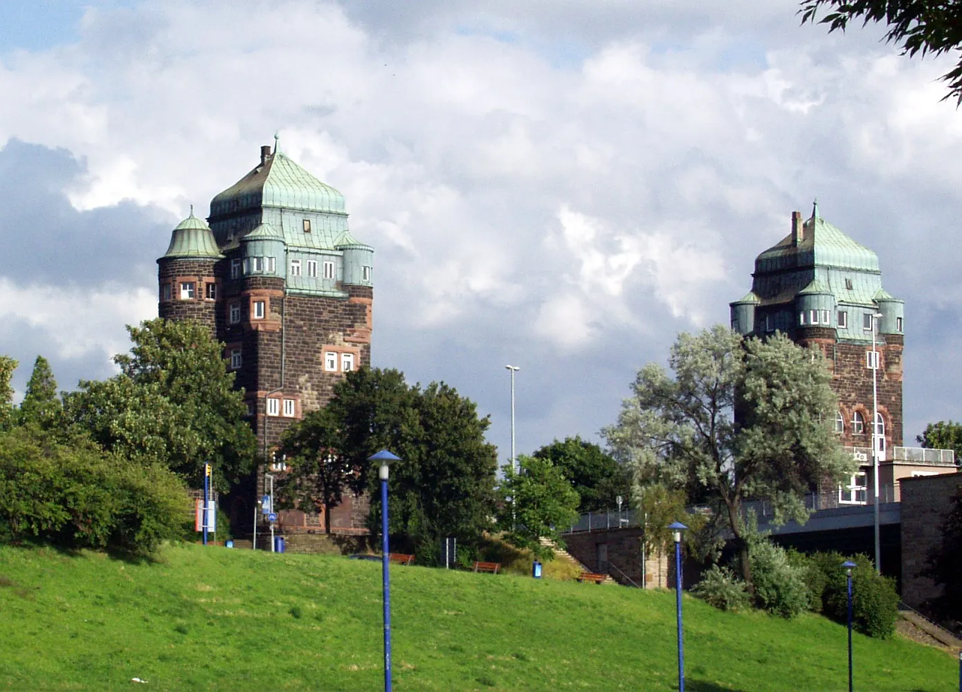 Photo showing: Brigetowers of Friedrich-Ebert-Bridge over the Rhine in Duisburg, Germany