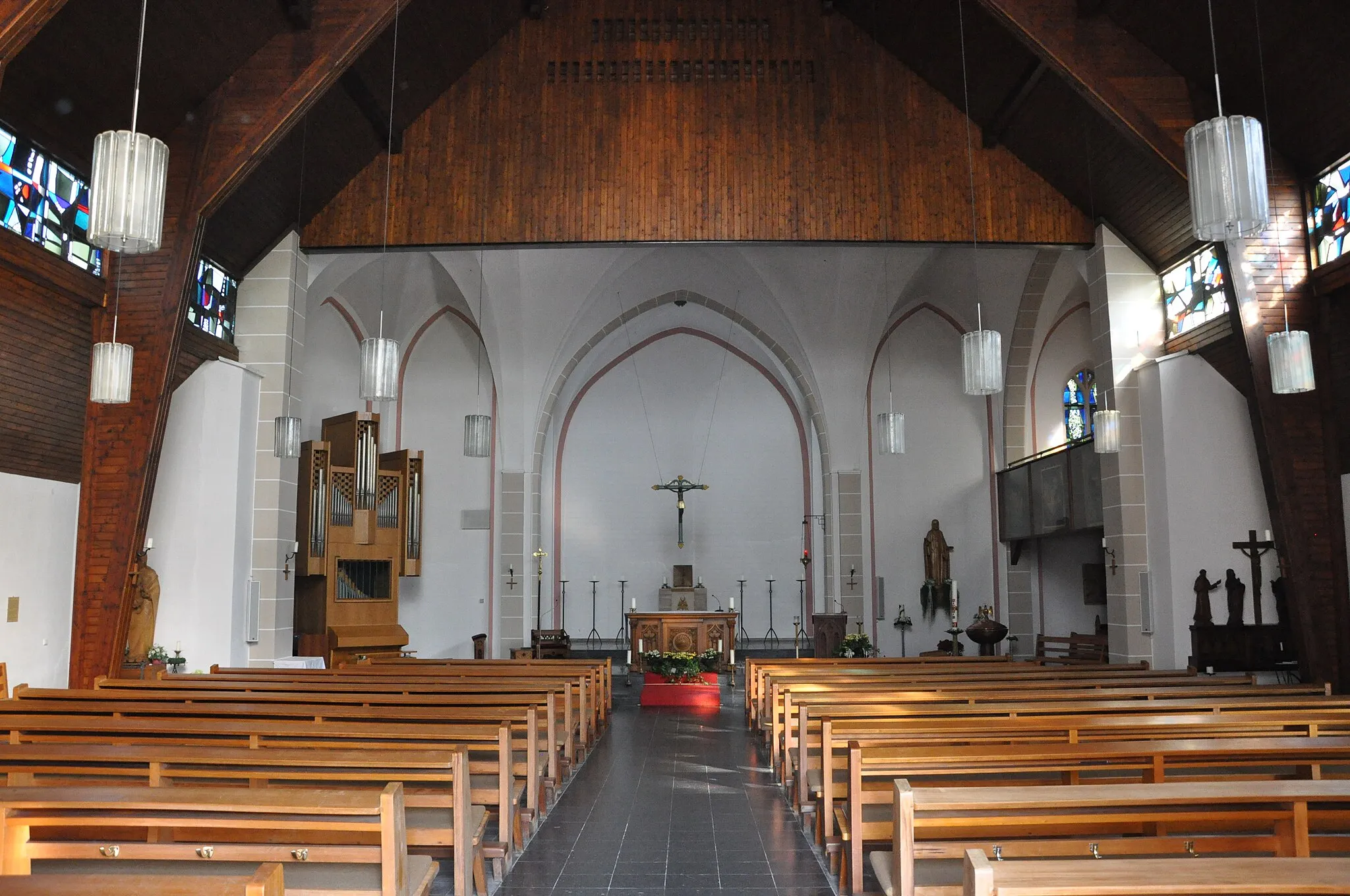 Photo showing: Katholische Herz-Jesu-Kirche in Korschenbroich-Herrenshoff, Innenansicht