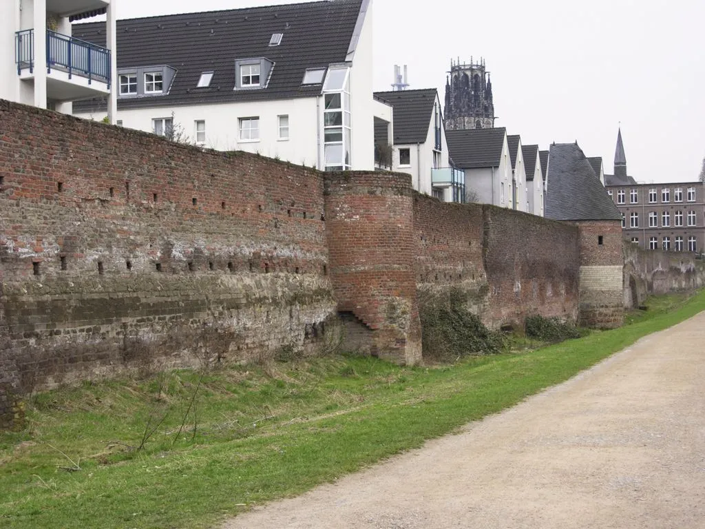 Photo showing: Duisburg, Stadtmauer am Innenhafen