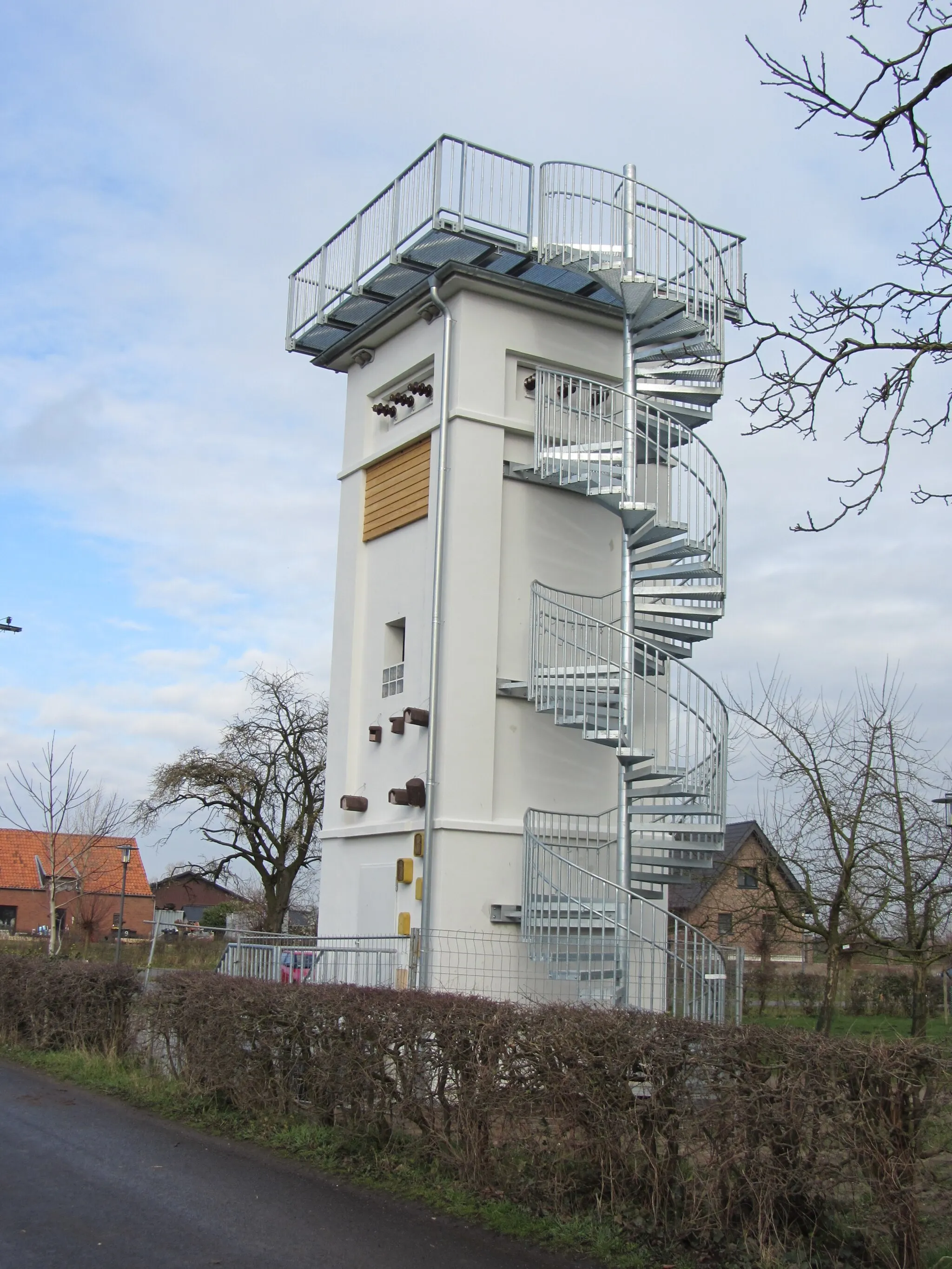 Photo showing: Ehemaliger Trafoturm der RWE umgebaut zum Artenschutzturm und zum Beobachtungsturm auf der Bislicher Insel bei Xanten.