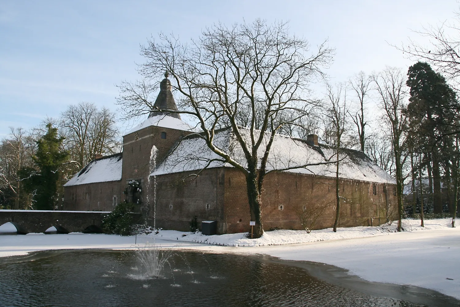 Photo showing: Arcen: Buitenzijde Kasteel Arcen, met sneeuw