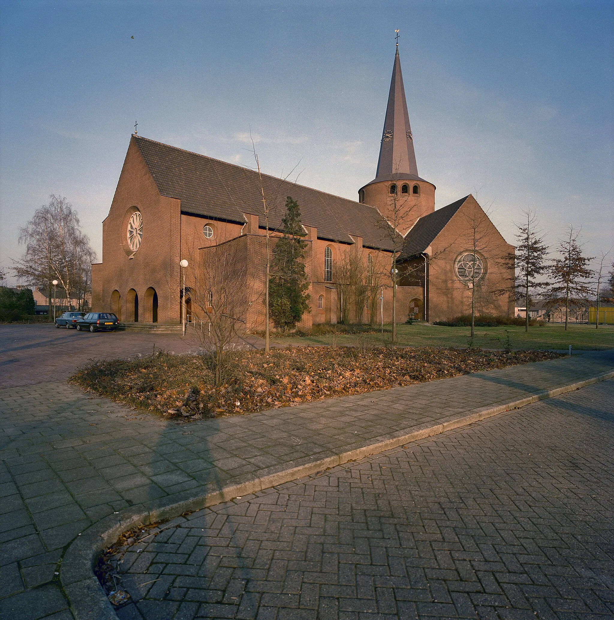 Photo showing: Sint Odakerk: Exterieur OVERZICHT ZUIDWEST GEVEL