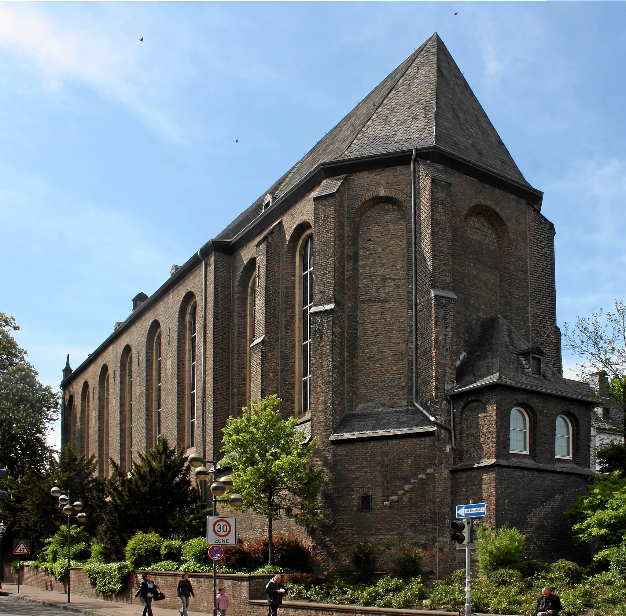 Photo showing: Neuss, Germany. Armory from East. 1637-39 built as church of Franciscan Order, since 1803 armory, nowadays concert hall.