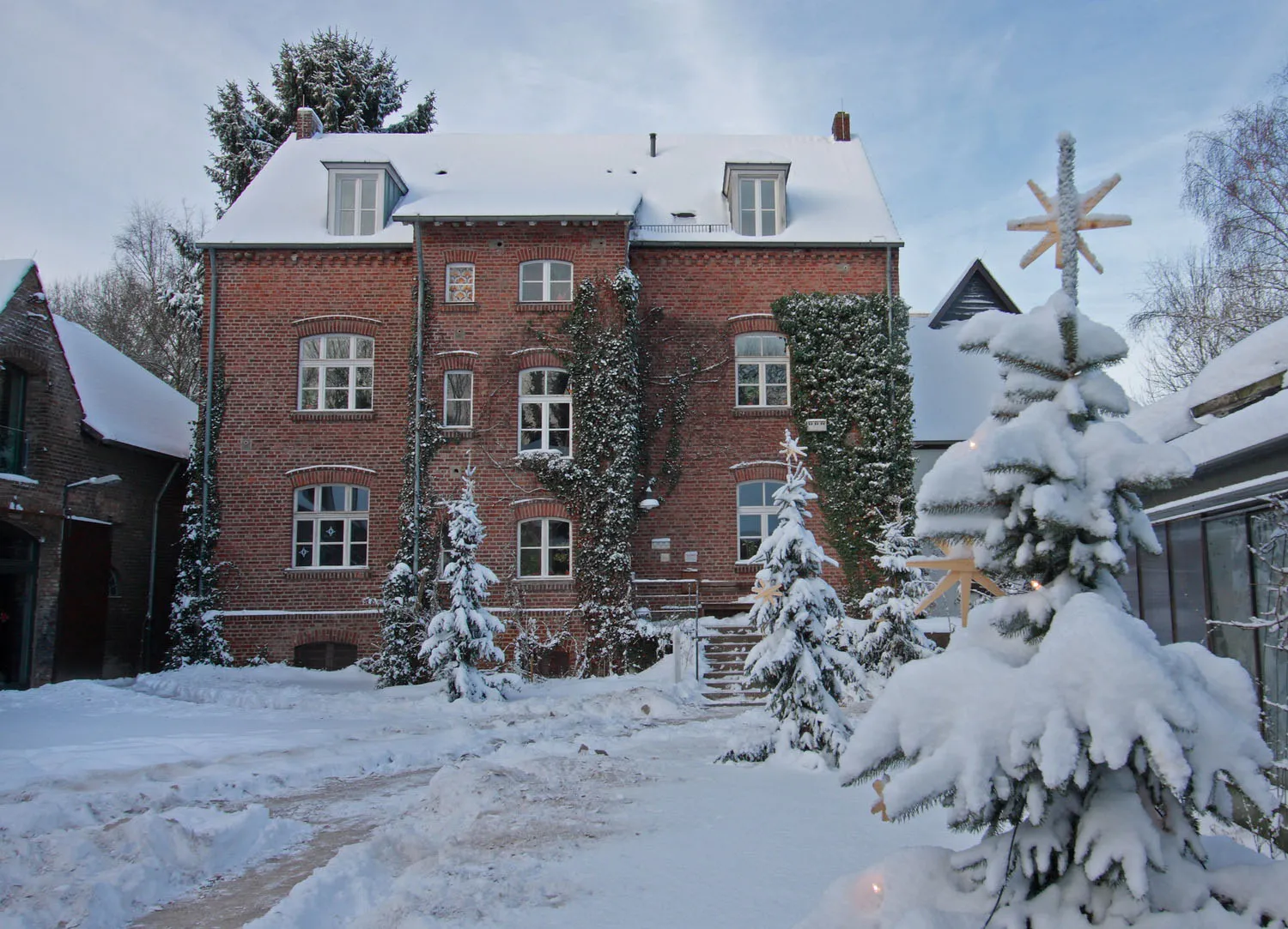 Photo showing: Das Bürogebäude von NaturGut Ophoven im Dezember 2009