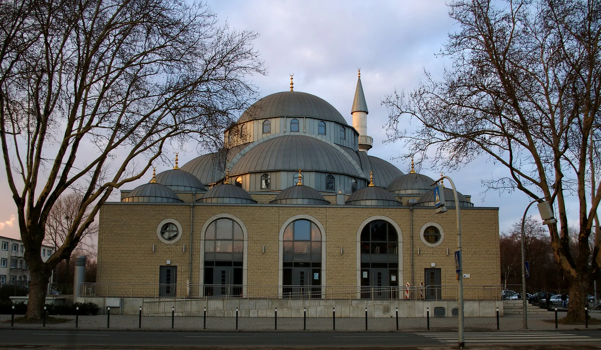 Photo showing: DITIB-Merkez-Moschee in Duisburg-Marxloh, Februar 2010