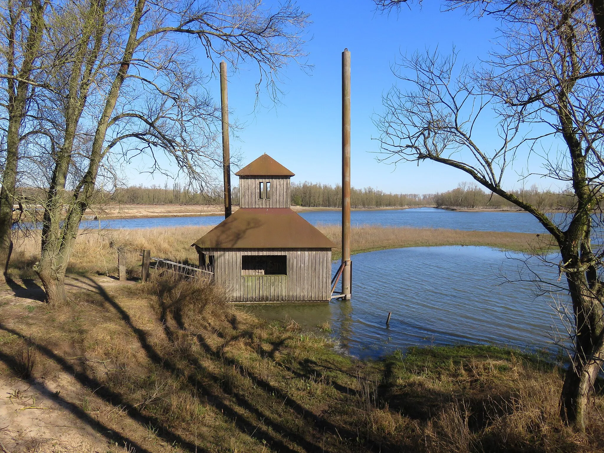 Photo showing: Floating bird hide in the Millingerwaard (NL)