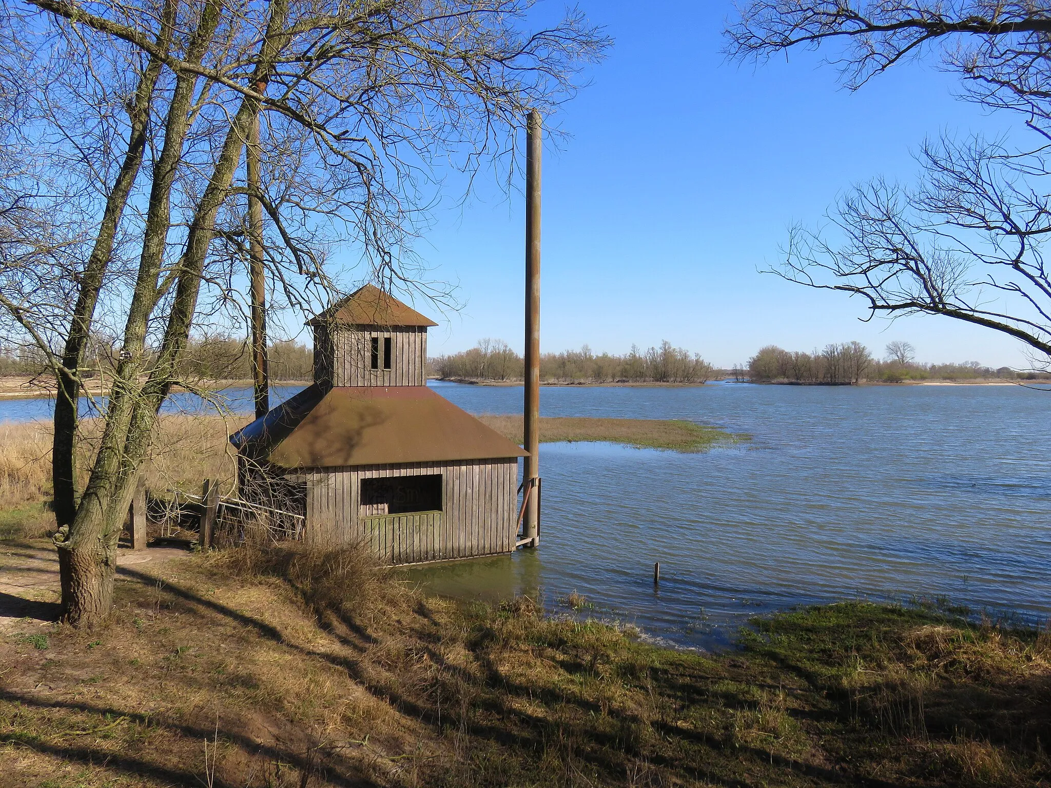 Photo showing: Floating bird hide in the Millingerwaard (NL)