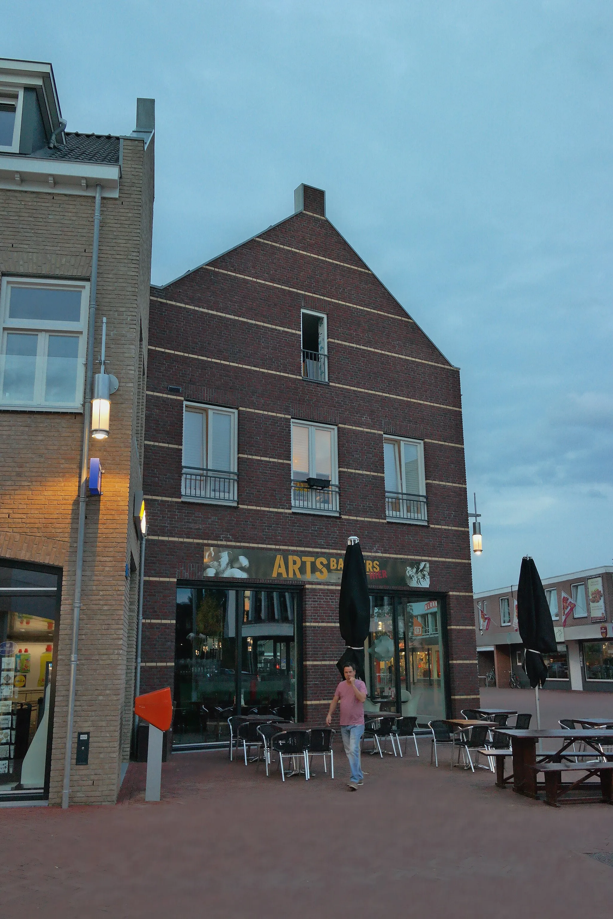Photo showing: Raadhuisplein, Nieuw Bergen.