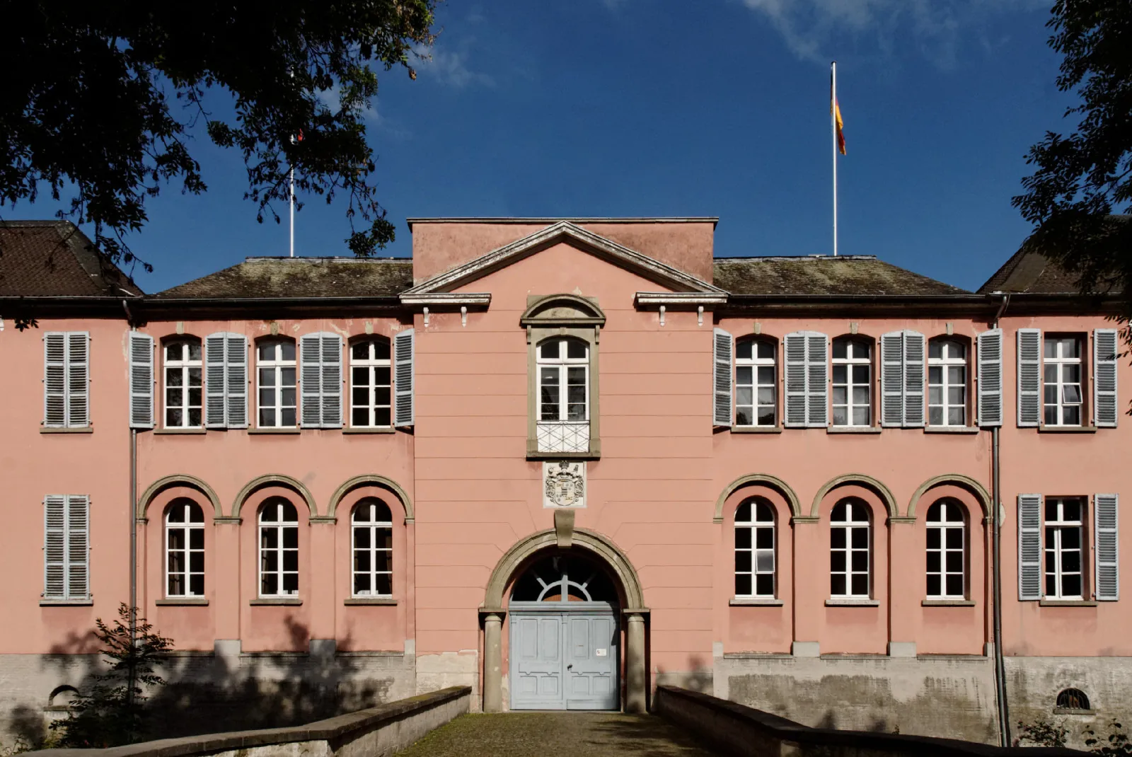Photo showing: Portal des Schlosses Kalkum, Zustand 2014