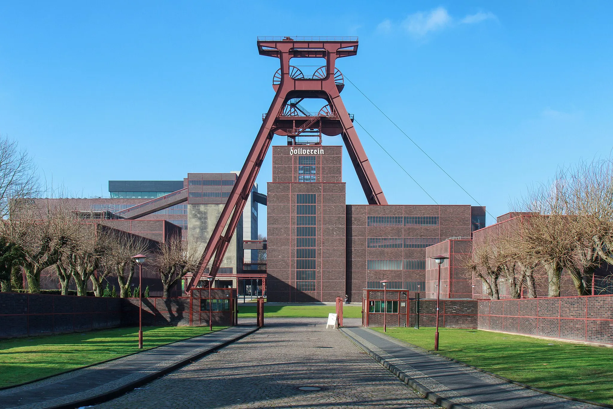 Photo showing: Essen - Zeche-Zollverein - Eingangstor - 2013