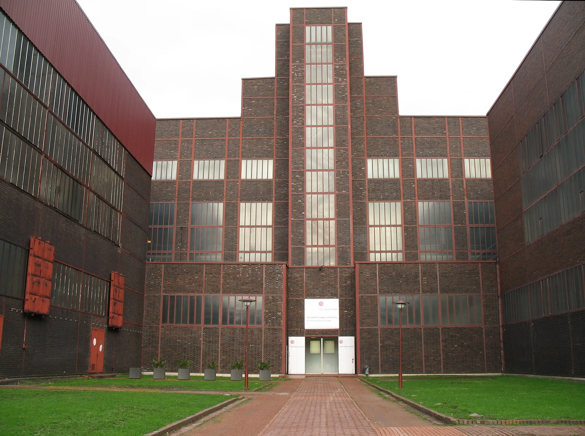 Photo showing: red dot design museum in the boiler house of the former coal mine Zollverein in Essen, Germany
