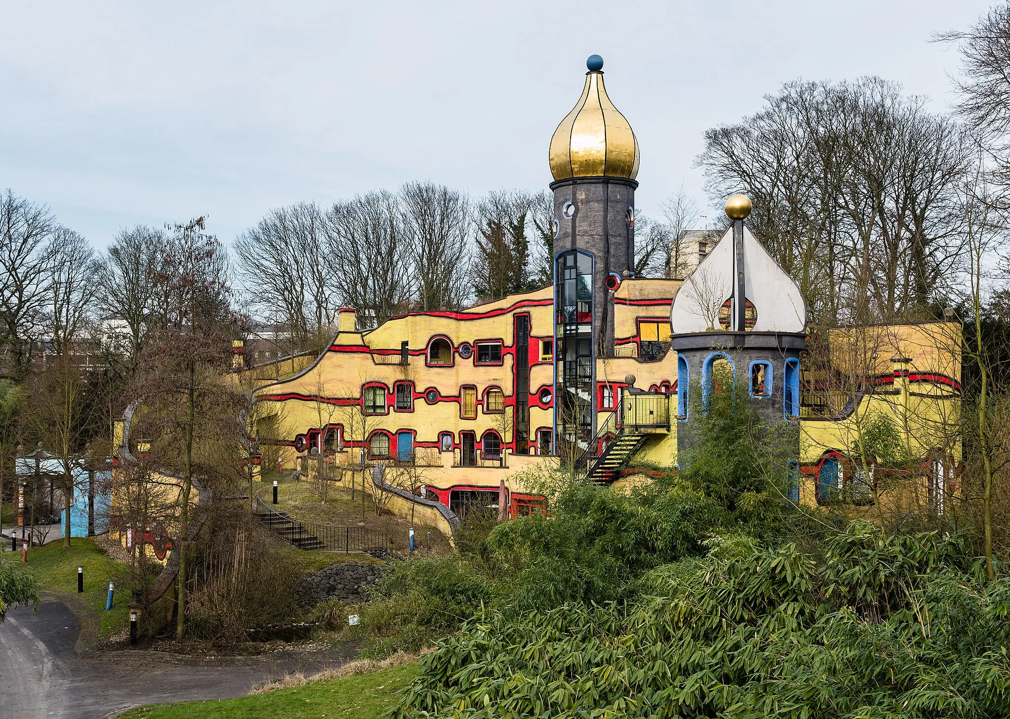 Photo showing: Ronald McDonald house in Essen designed by Hundertwasser photographed in winter