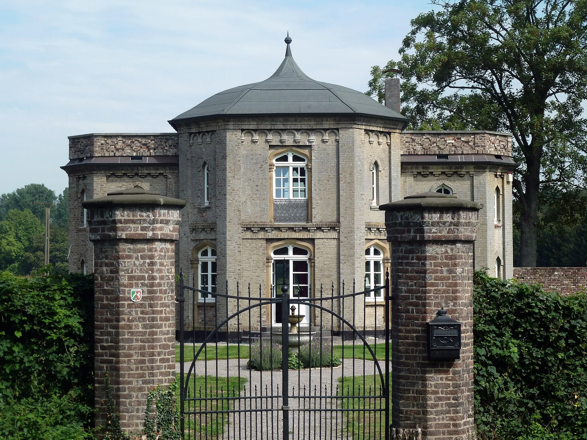 Photo showing: Der ehemalige Maurische Teepavillon gehörte zur Parkanlage von Schloß Leyenburg