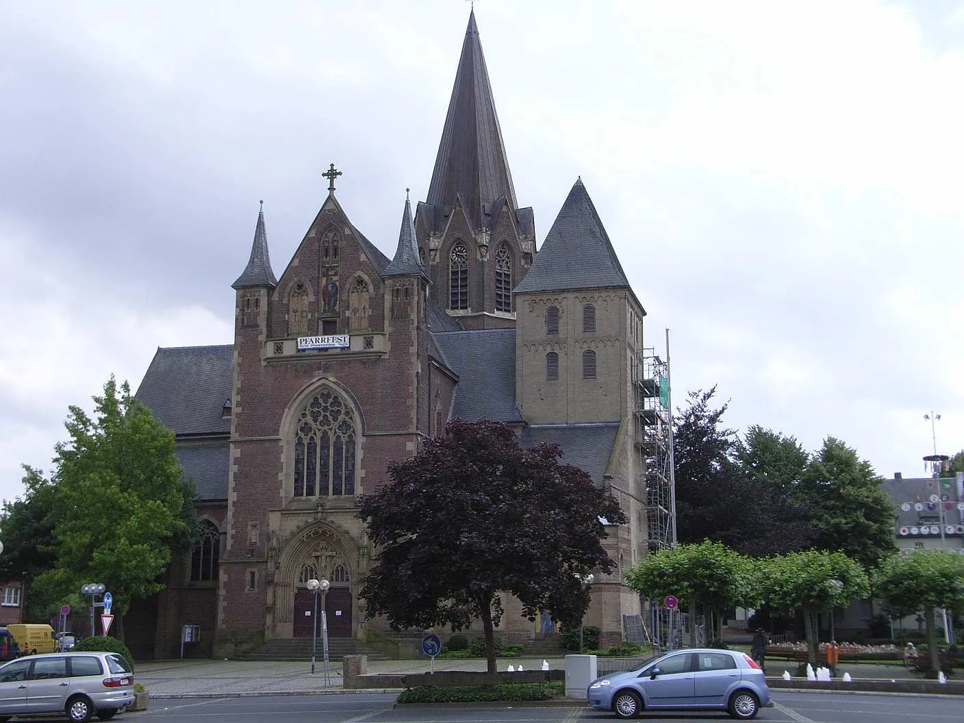Photo showing: kath. Pfarrkirche St. Helena, MG-Rheindahlen