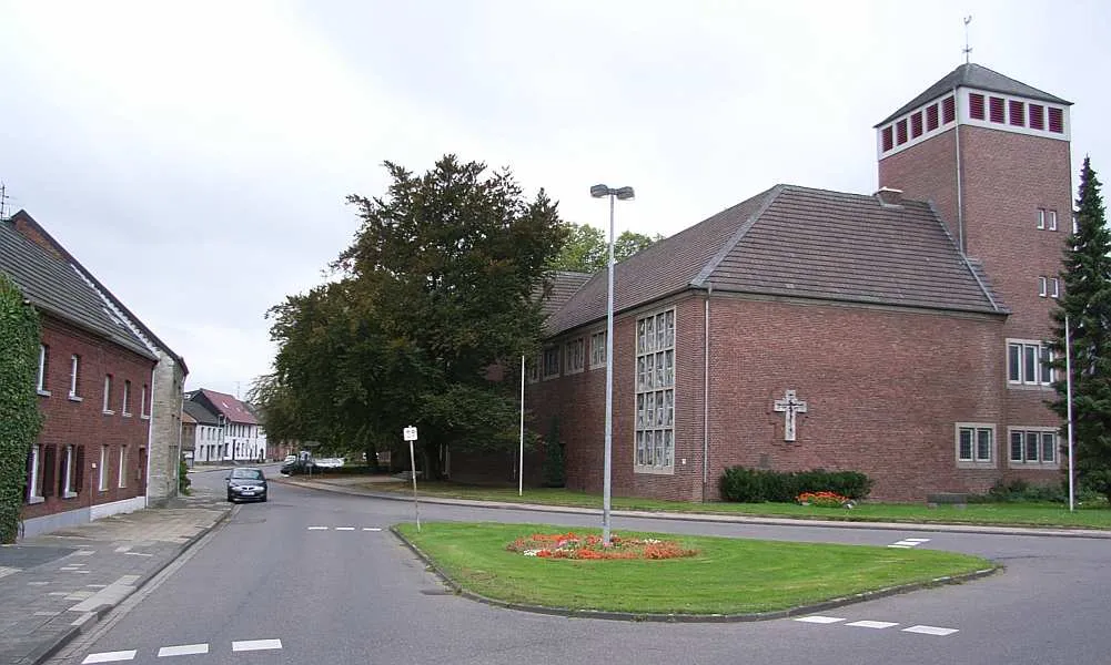 Photo showing: Erkelenz-Hetzerath, villagecenter and church, Germany