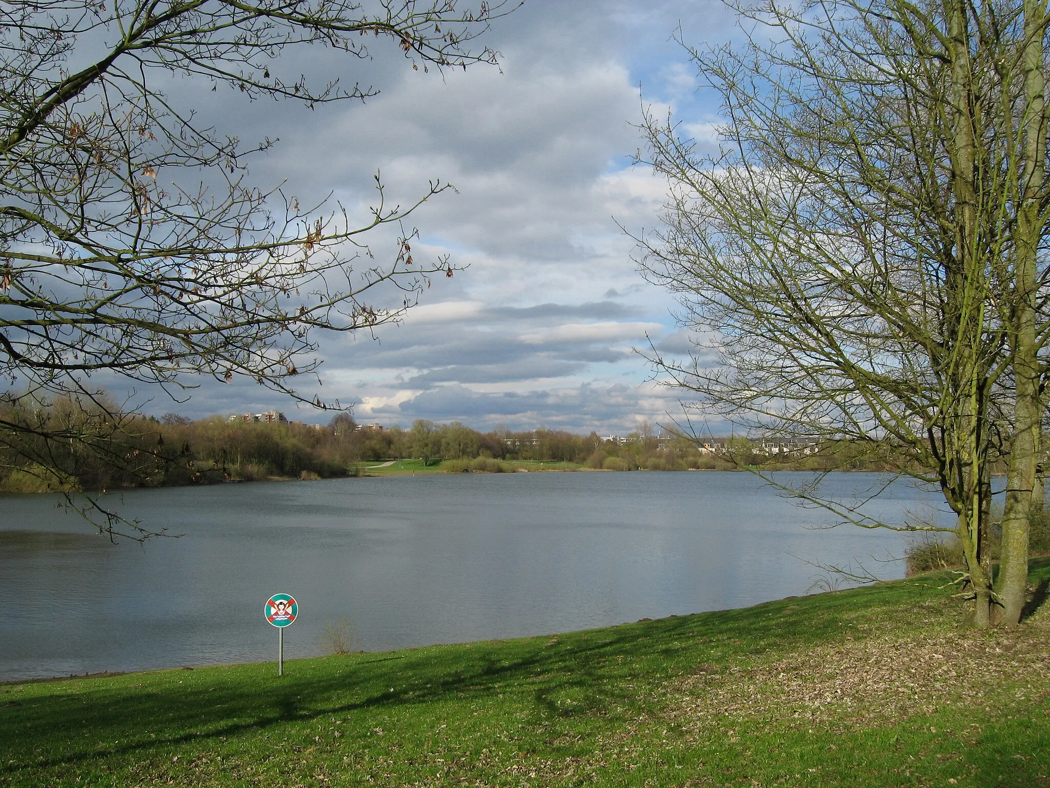 Photo showing: Park Volkardey with "Grüner See" ("green lake")at Ratingen-West