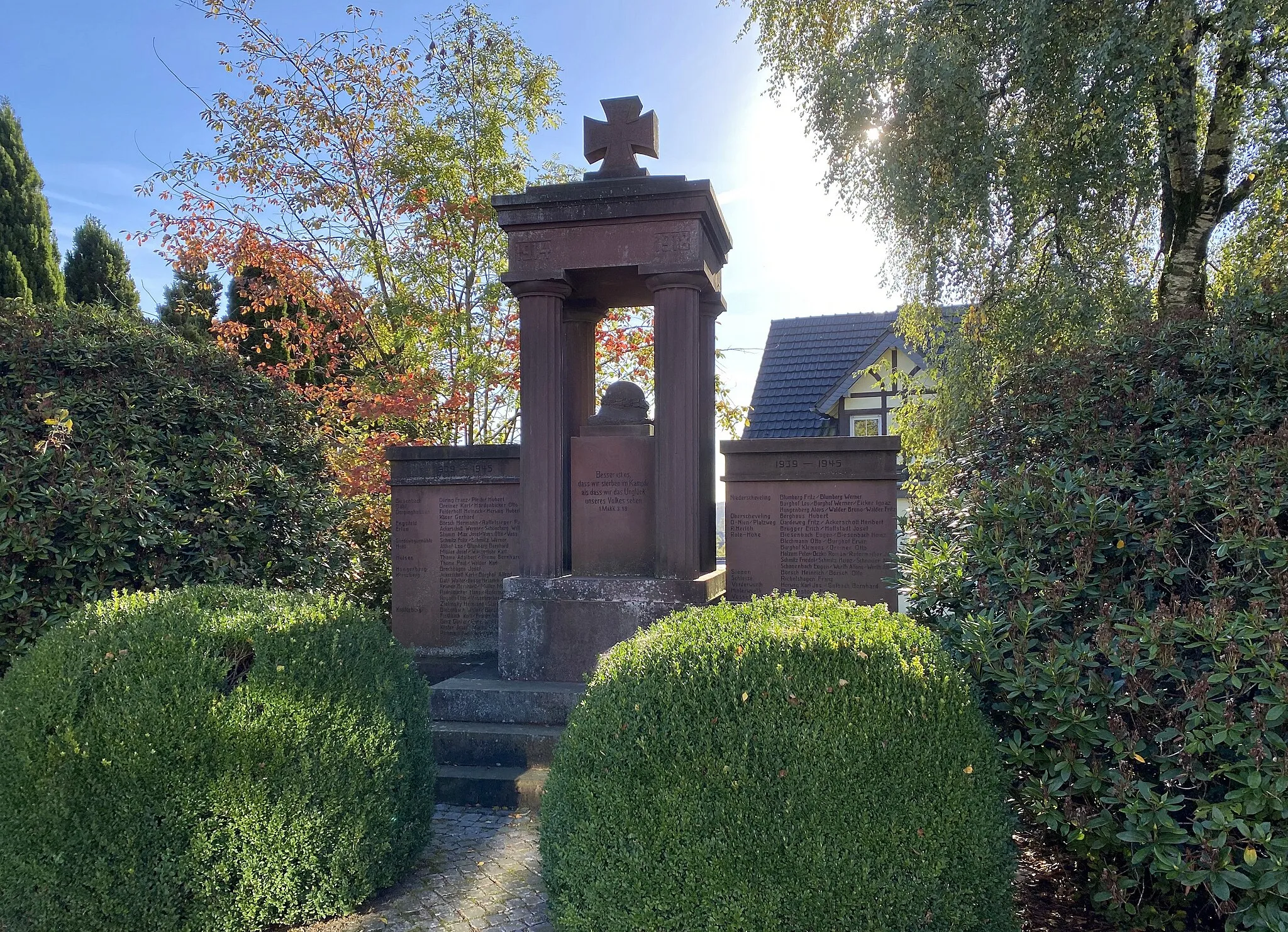 Photo showing: Westfalenstraße Kreuzberg Kriegsdenkmal (Wipperfürth)