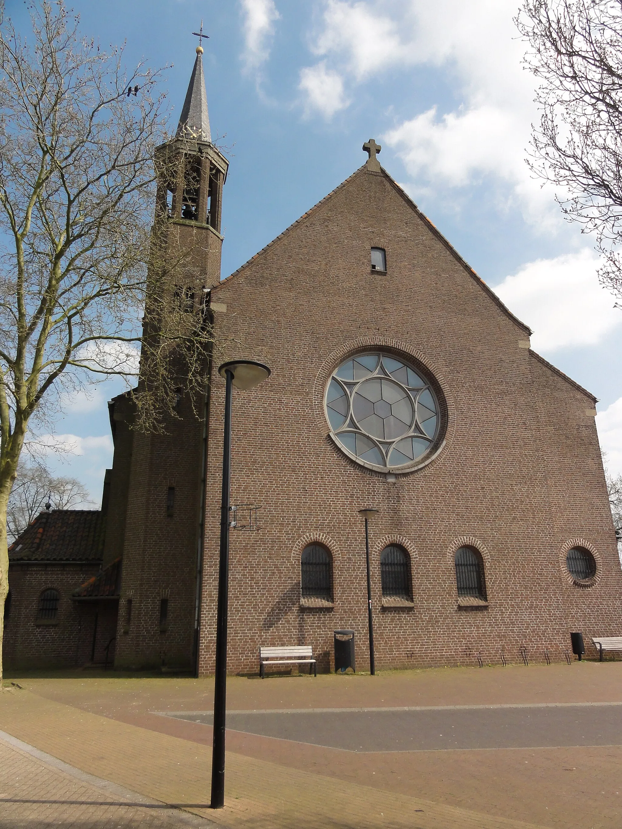 Photo showing: Venray Wanssum, RK Sint Michaëlskerk torenzijde.