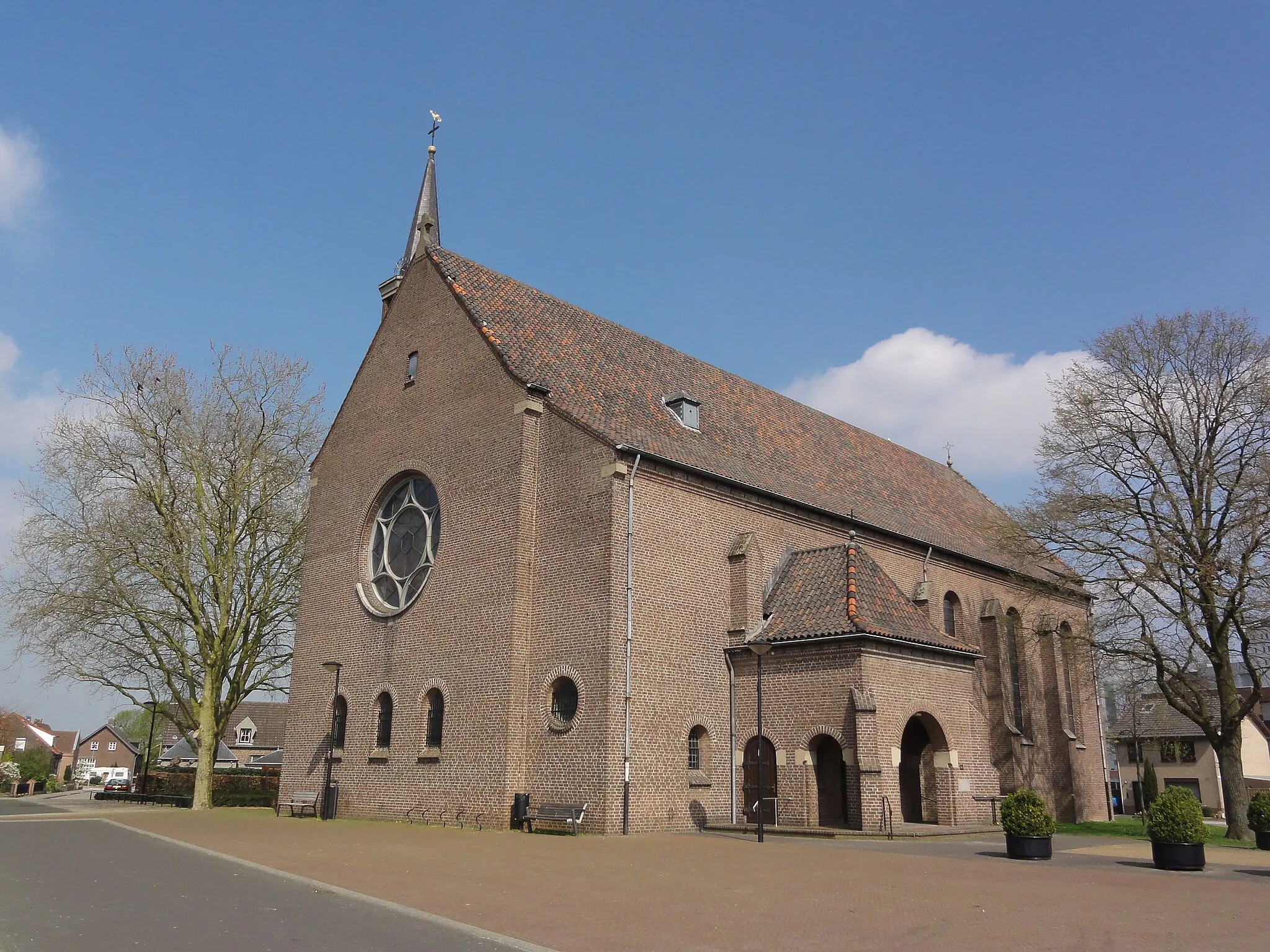 Photo showing: Venray Wanssum, RK Sint Michaëlskerk portaalzijde.