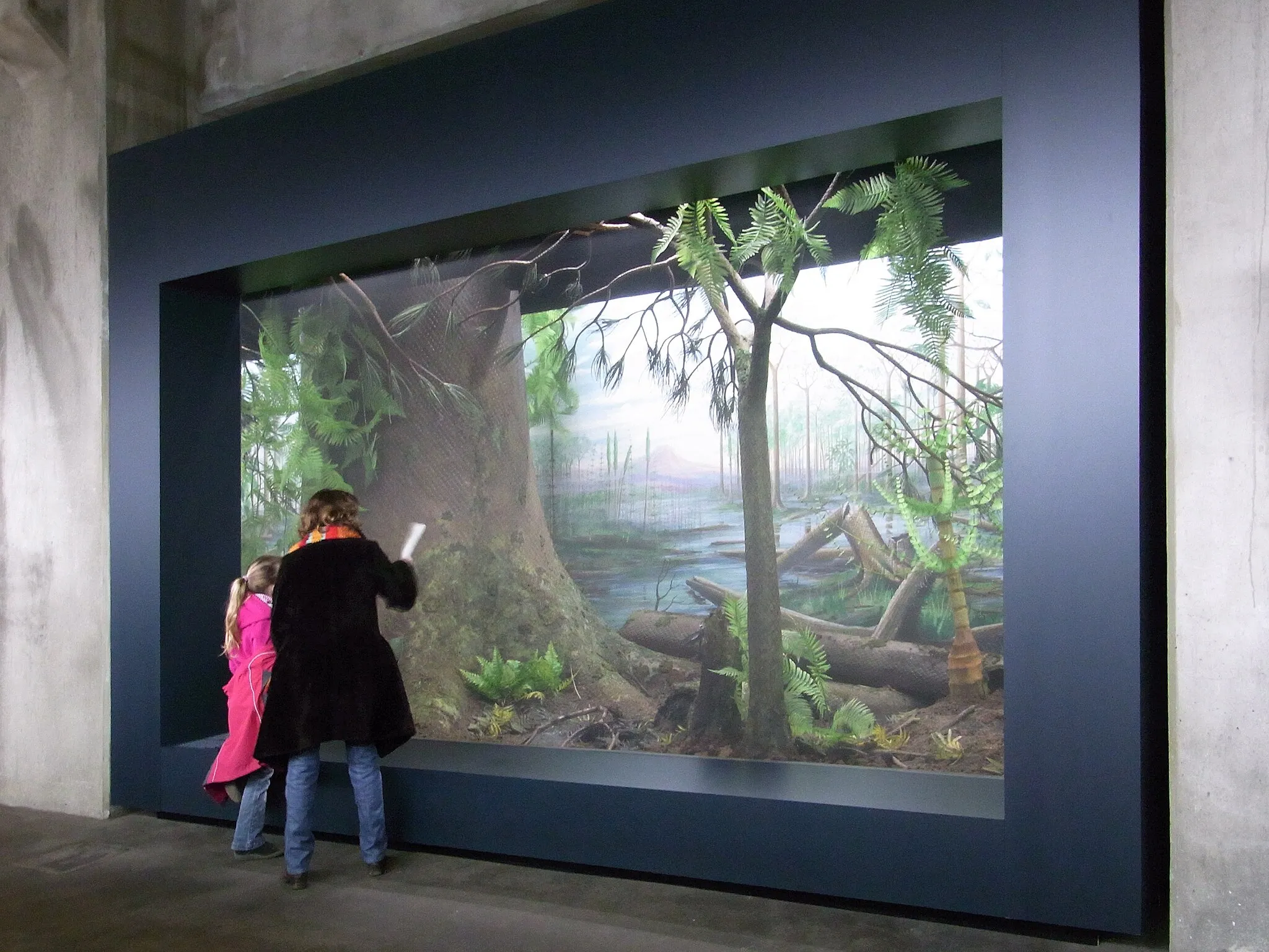 Photo showing: Ruhr Museum at Zollverein Coal Mine Industrial Complex, visitors in front of diorama Carboniferous Period forest