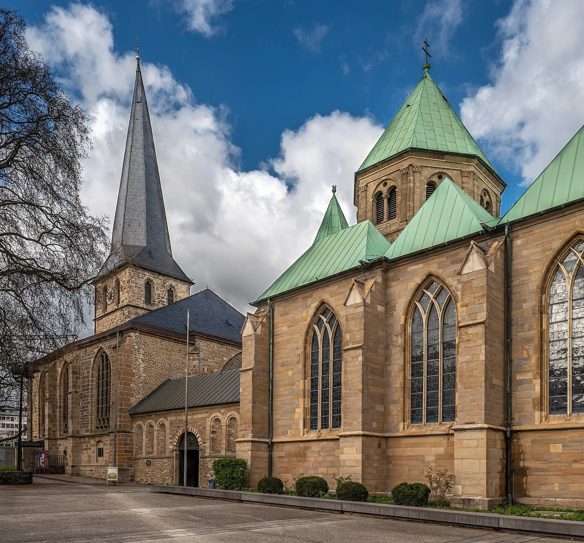 Photo showing: Essen Minster with St. Johann Baptist church