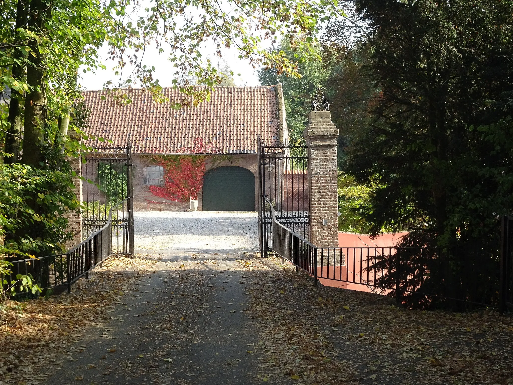 Photo showing: Haus Rosendal, Hasselt (Bedburg-Hau), Schlossbrücke mit Blick auf Innenhof und Remise