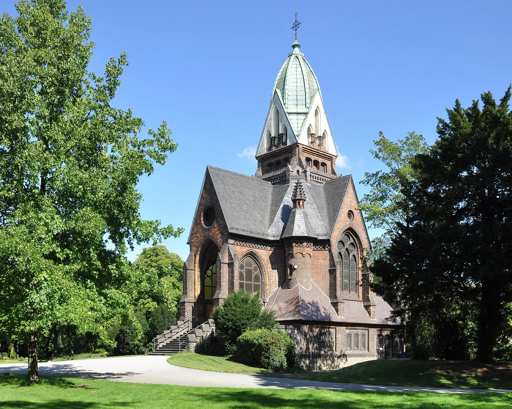Photo showing: Kapelle (1874) auf dem Alten Friedhof am Sternbuschweg. Ansicht von Südwesten.
