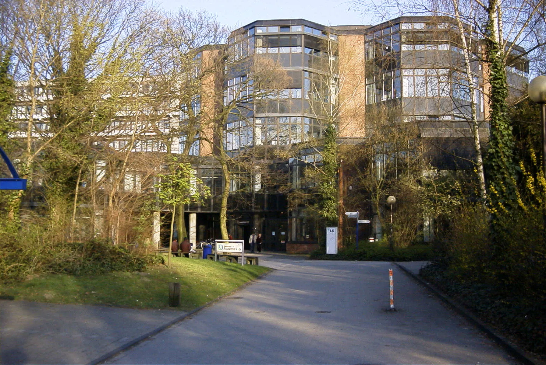 Photo showing: Universität Duisburg-Essen, Campus Duisburg - Universitätsbibliothek / Nordrhein-Westfalen