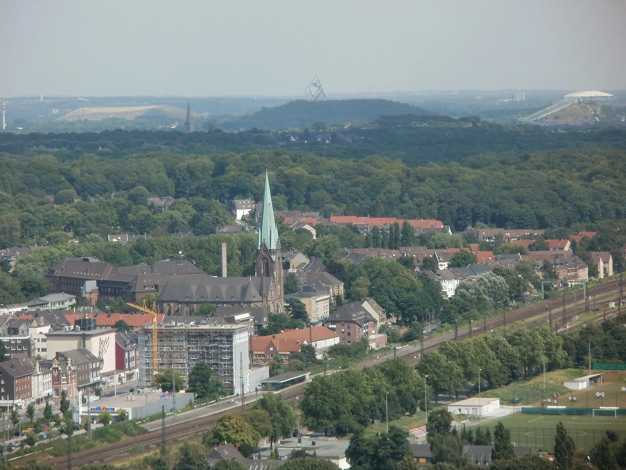 Photo showing: Ausblick vom Gasometer Oberhausen mit Sicht zum Tetraeder Bottrop