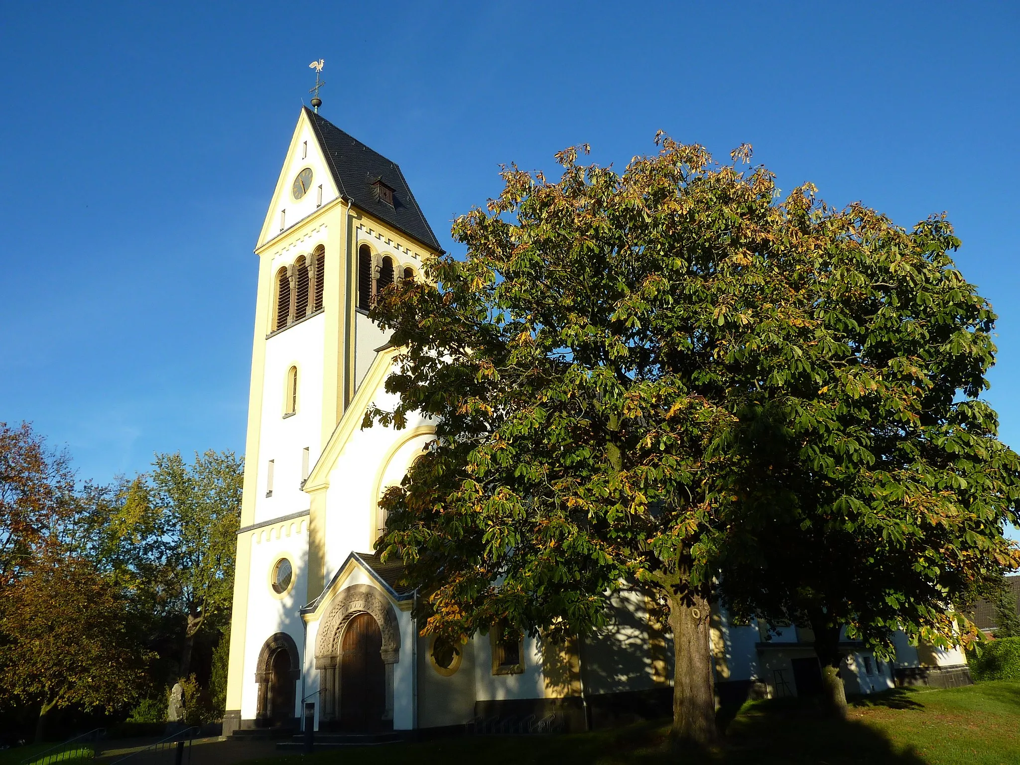 Photo showing: Katholische Kirche St. Martin Meerbusch Langst-Kierst