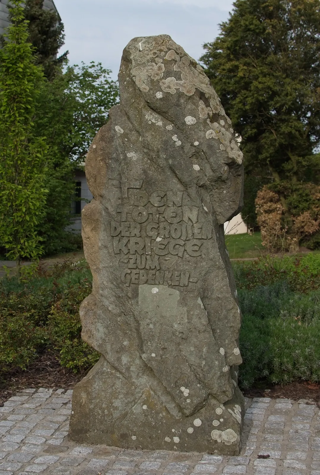 Photo showing: Kriegerdenkmal in Langst-Kierst.jpg
