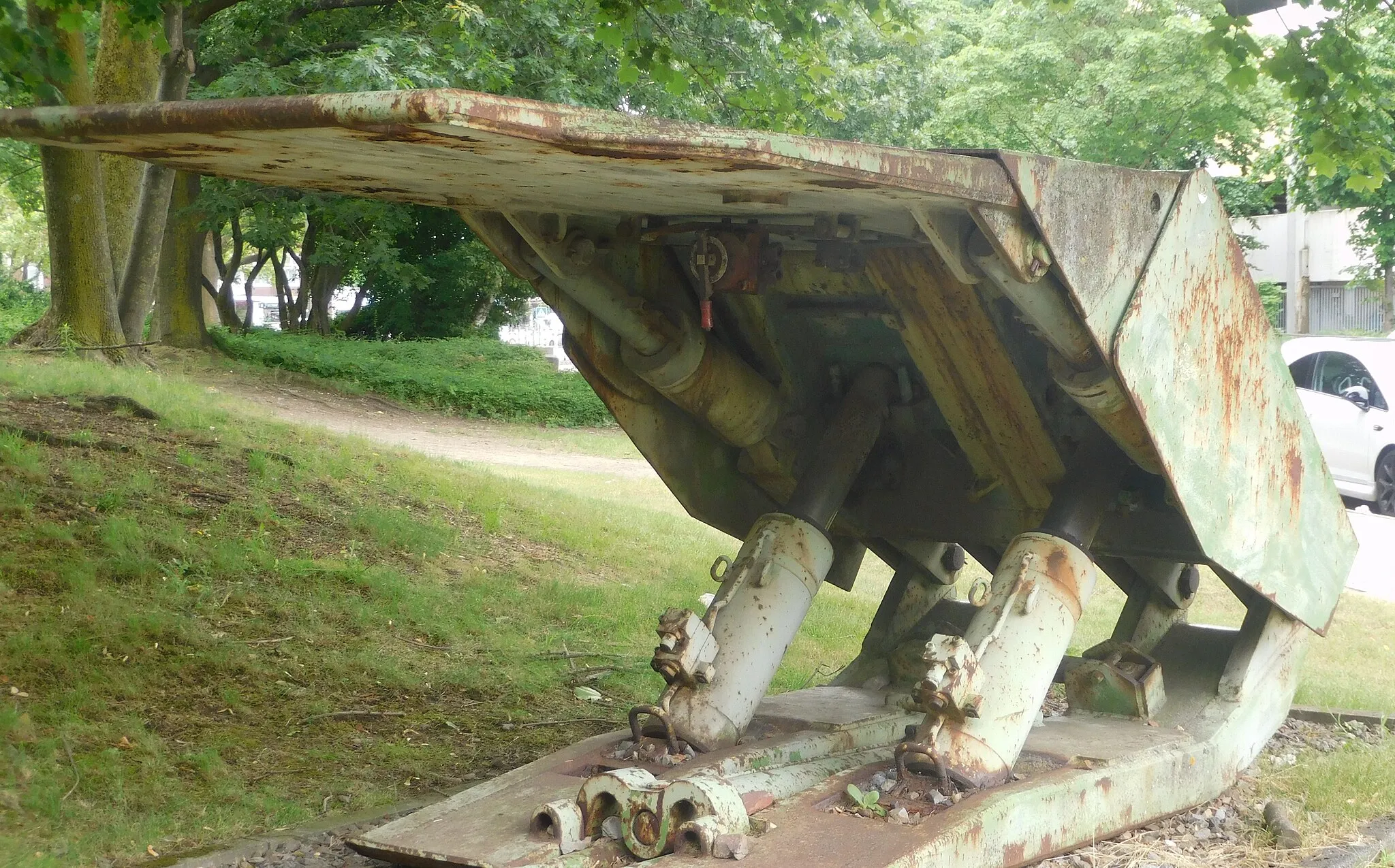 Photo showing: Detail of a sinlgle shield of  a shield support. Showing the hydraulic pistons.